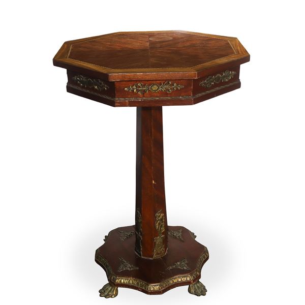 Octagonal table with threaded top in light walnut 