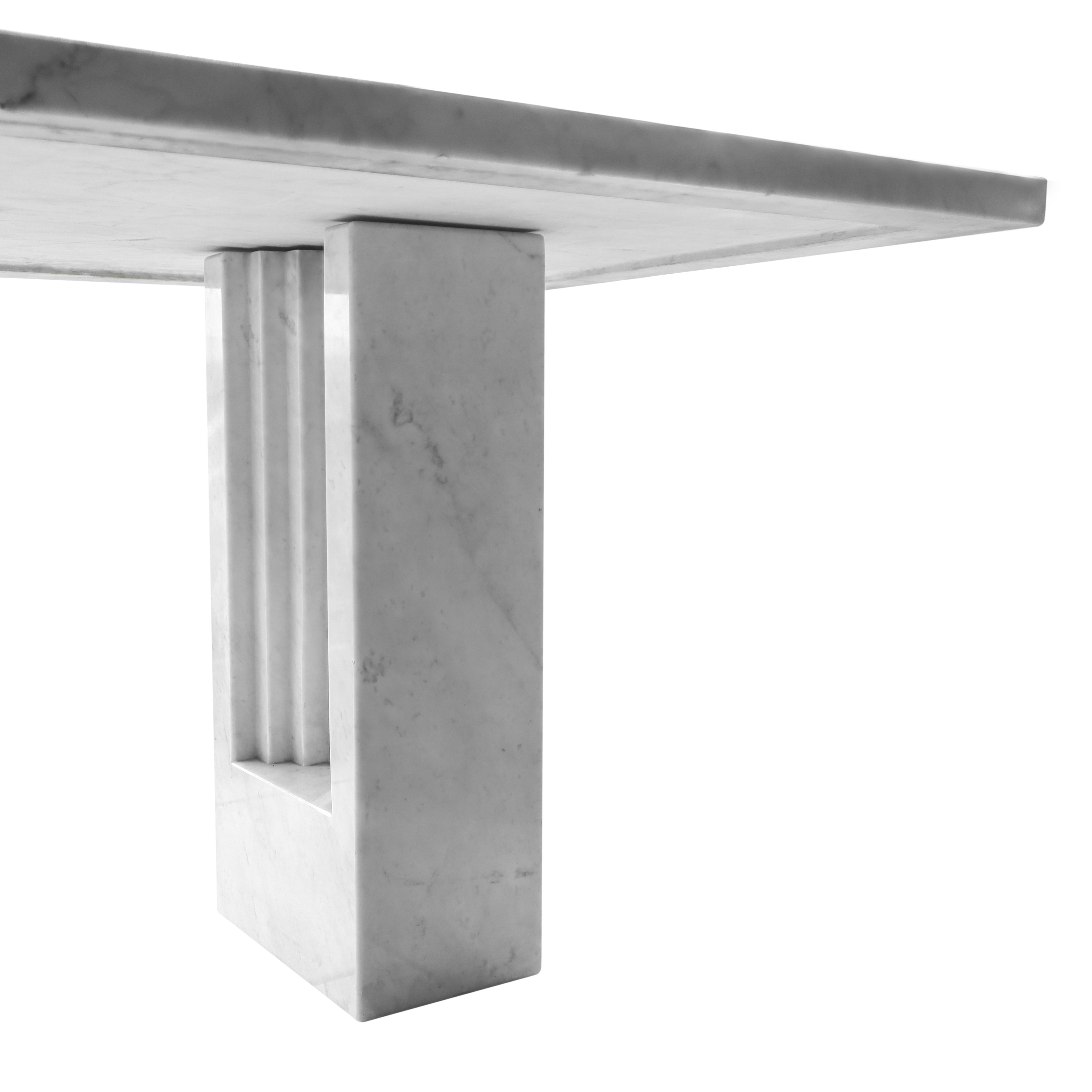 Tavolo modello Delfi in marmo bianco di Carrara