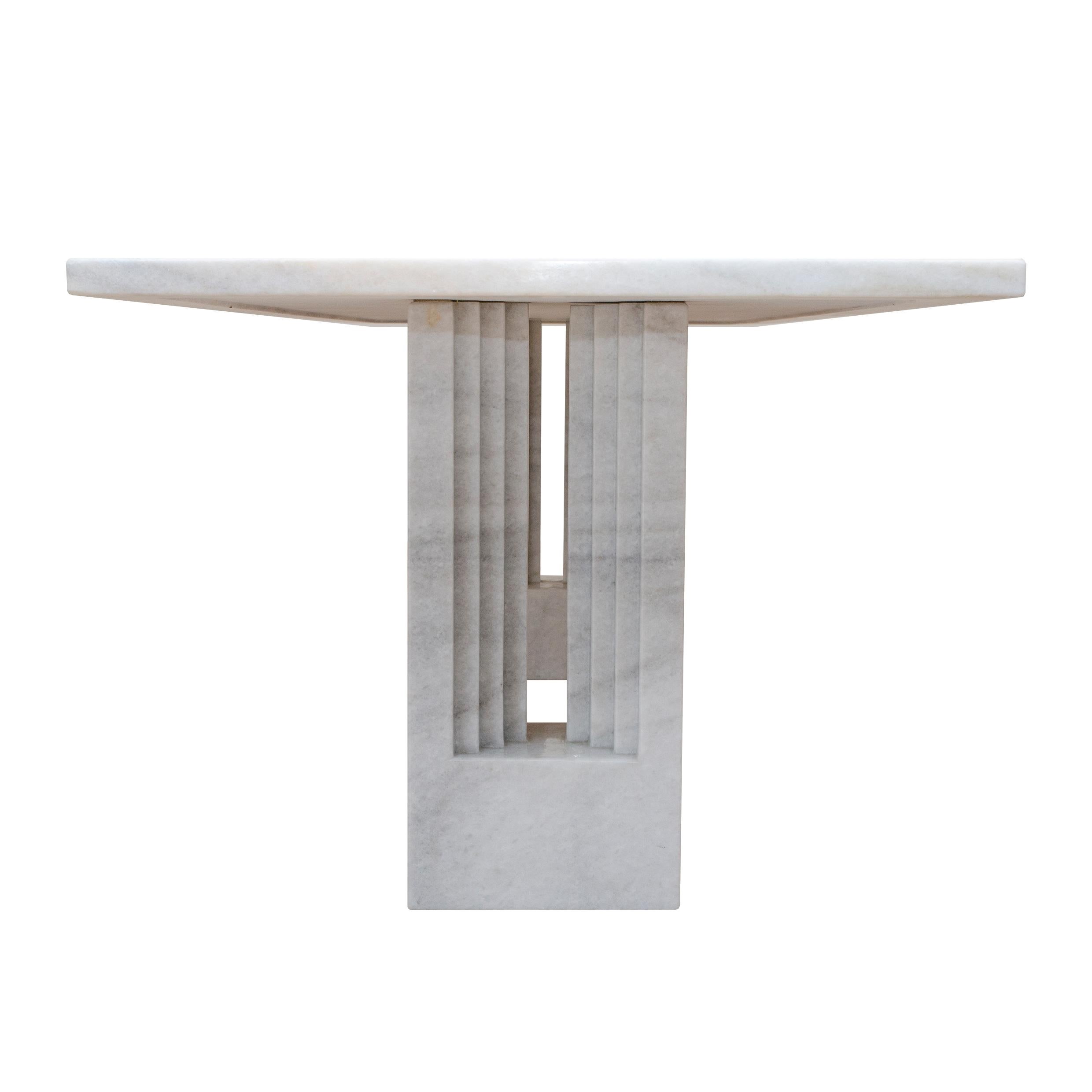 Tavolo modello Delfi in marmo bianco di Carrara