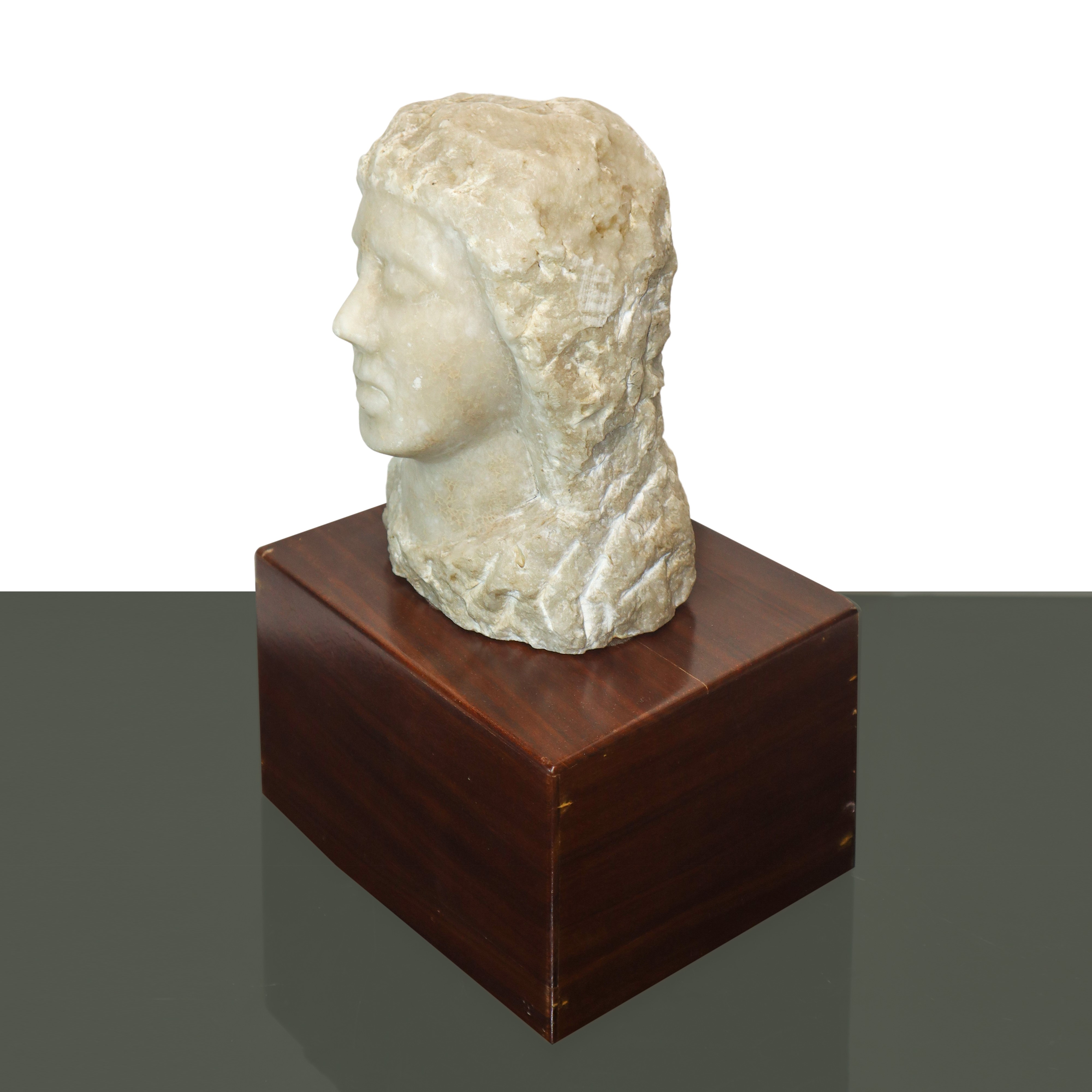 Testa di Donna in Alabastro