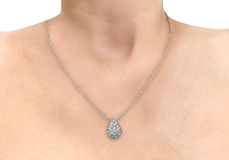 Collana in Oro Bianco con Pendente a Diamante