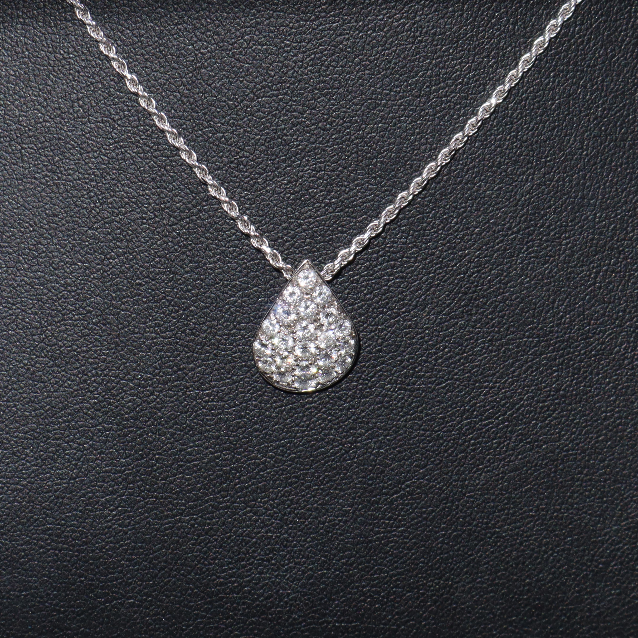 Collana in Oro Bianco con Pendente a Diamante