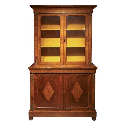 Libreria-credenza in Legno di Noce a Due Corpi con Sportelli a Vetri nella Parte Superiore e Copp...