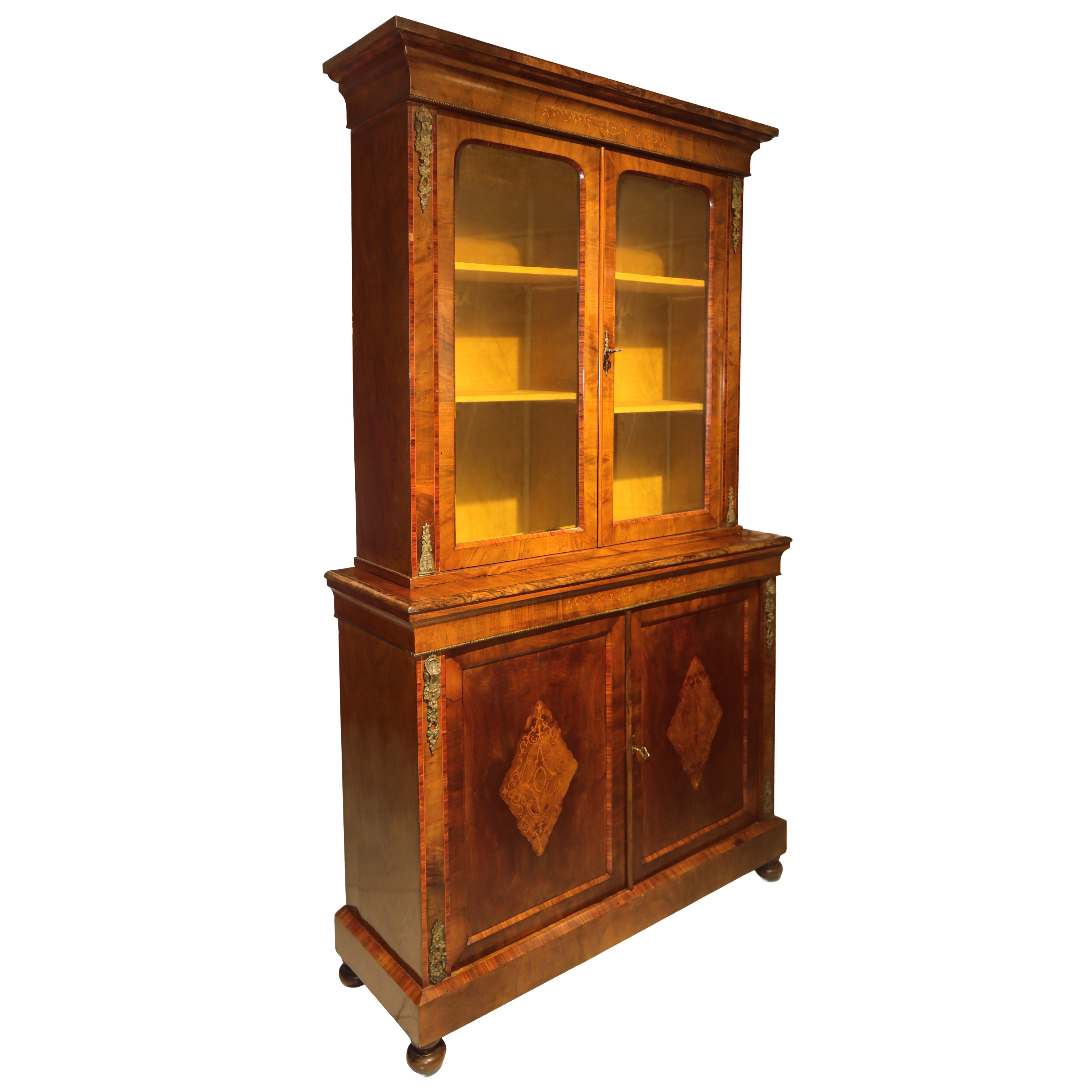 Libreria-credenza in Legno di Noce a Due Corpi con Sportelli a Vetri nella Parte Superiore e Copp...