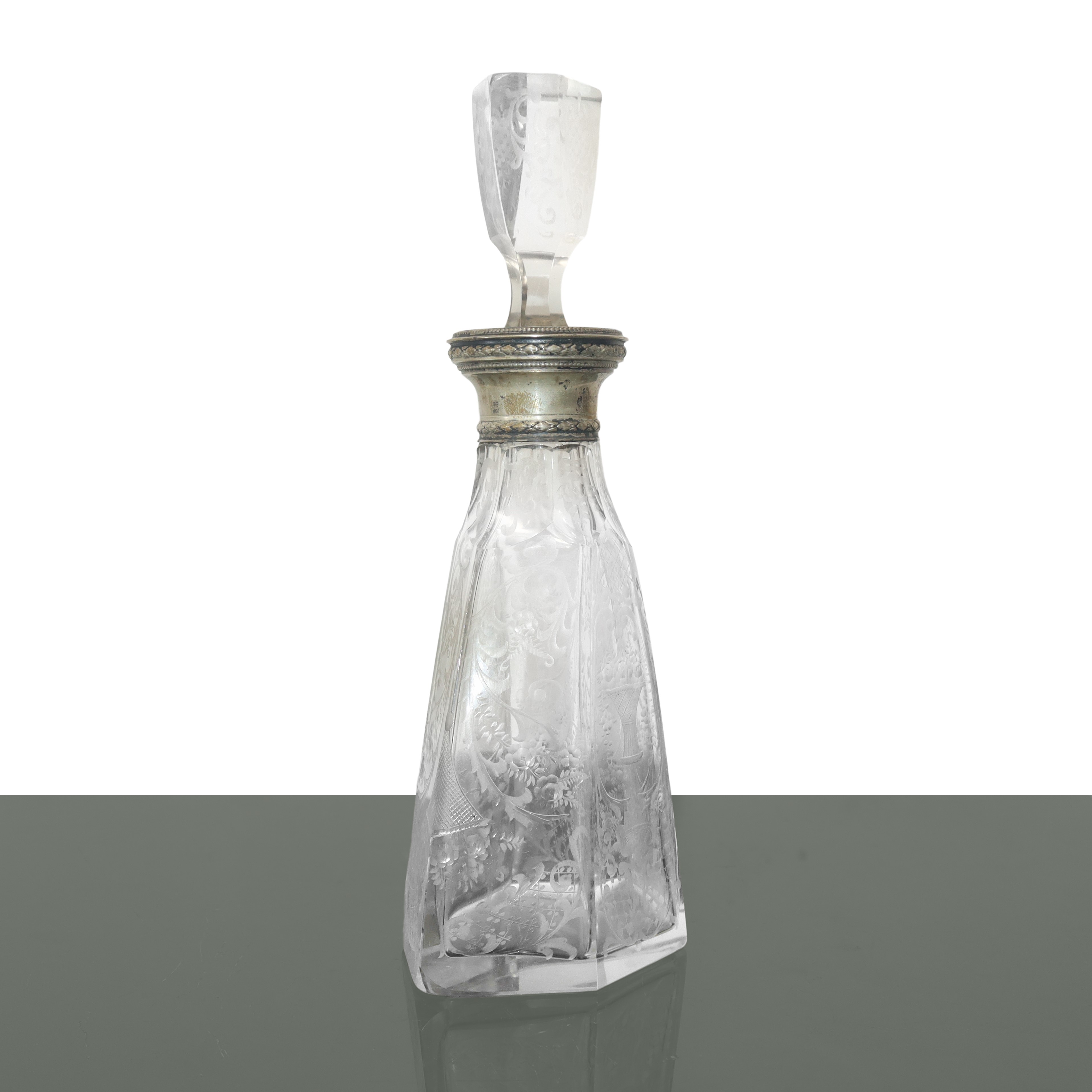Bottiglia in cristallo decorato con fiori e bordo in argento 800