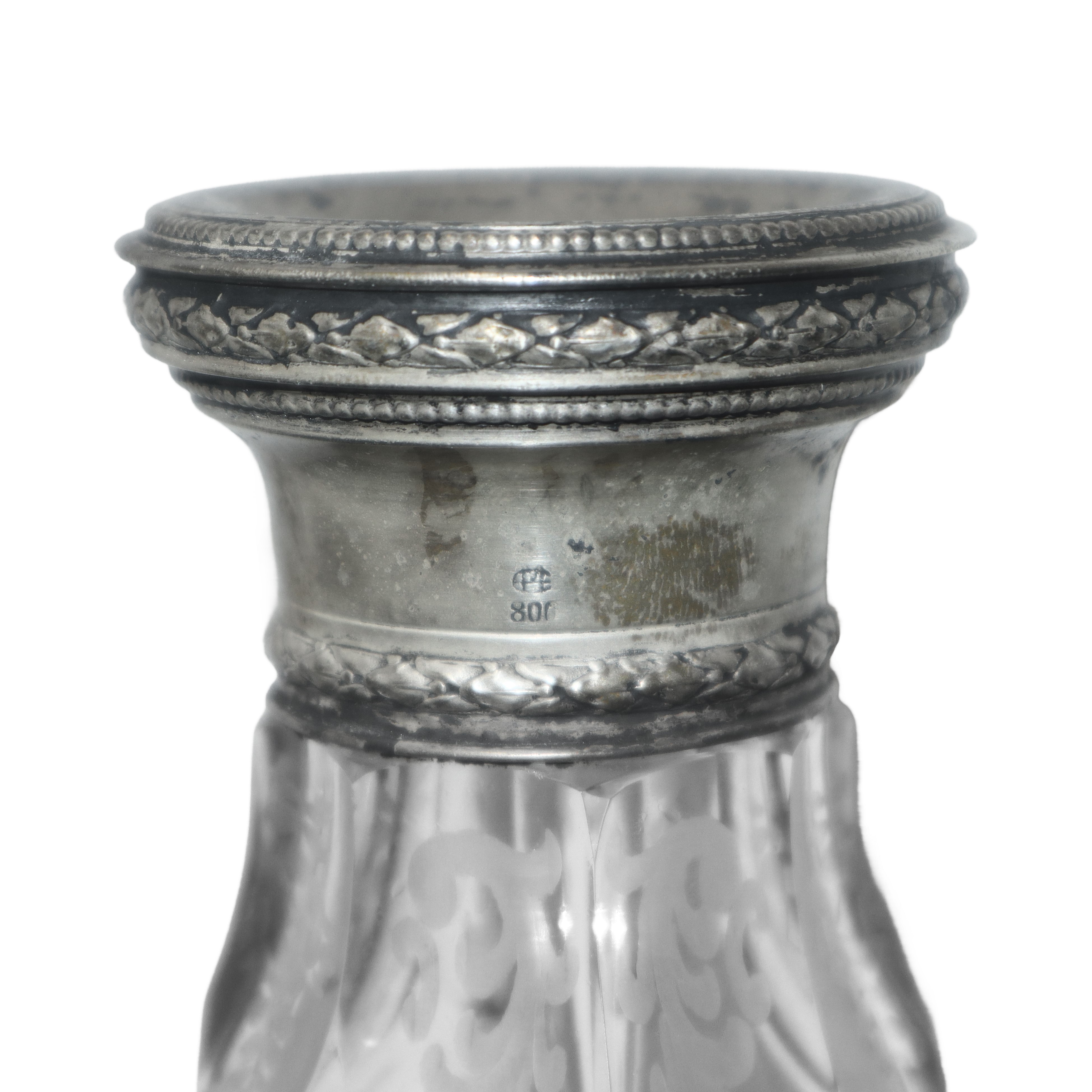 Bottiglia in cristallo decorato con fiori e bordo in argento 800