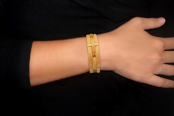 750 yellow gold bracelet with three semi-rigid links intersected by gold bars