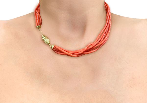 Natural Italian seven-string red coral necklace with tubular corals and yellow gold susta