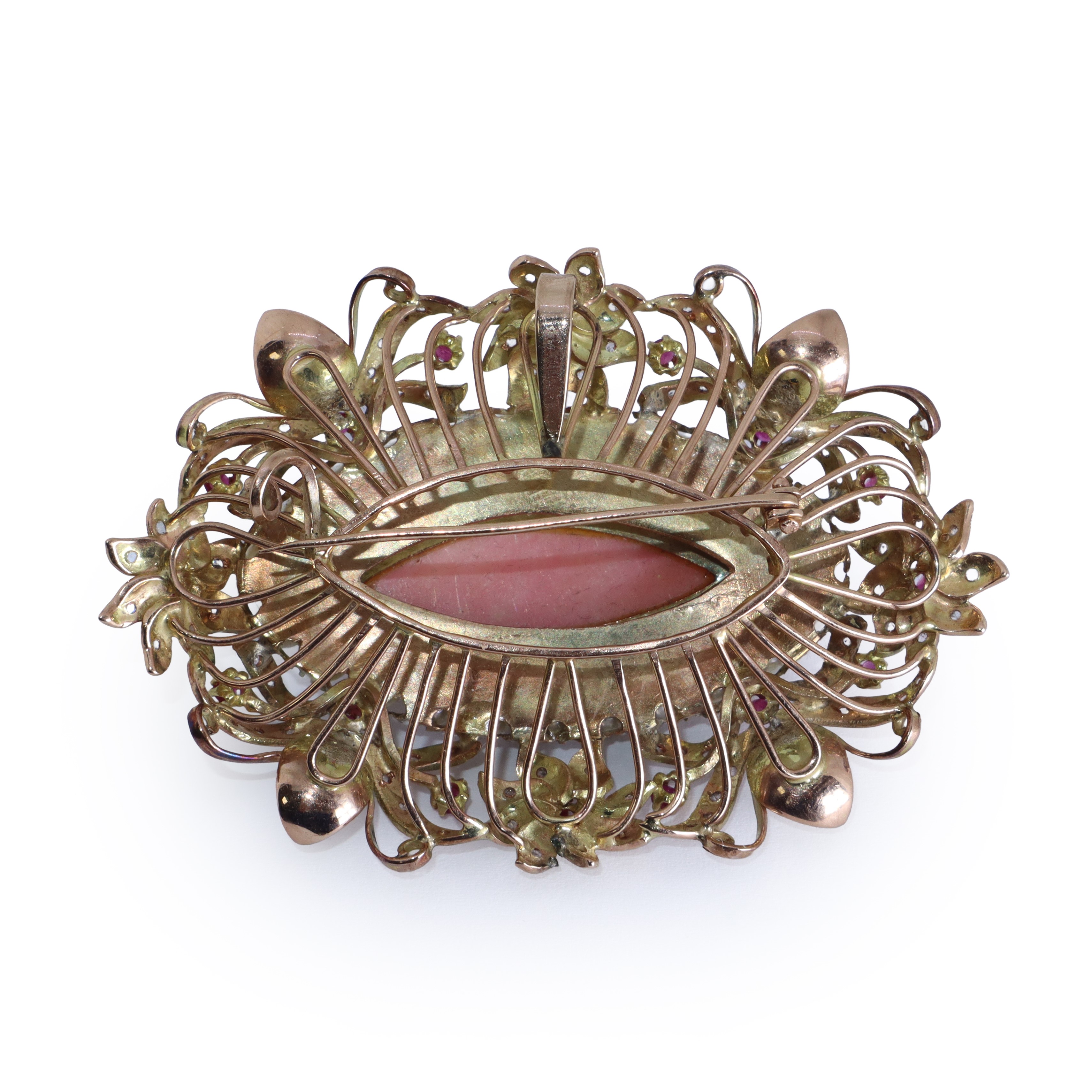 Spilla in argento vermeil con corallo rosa e diamanti