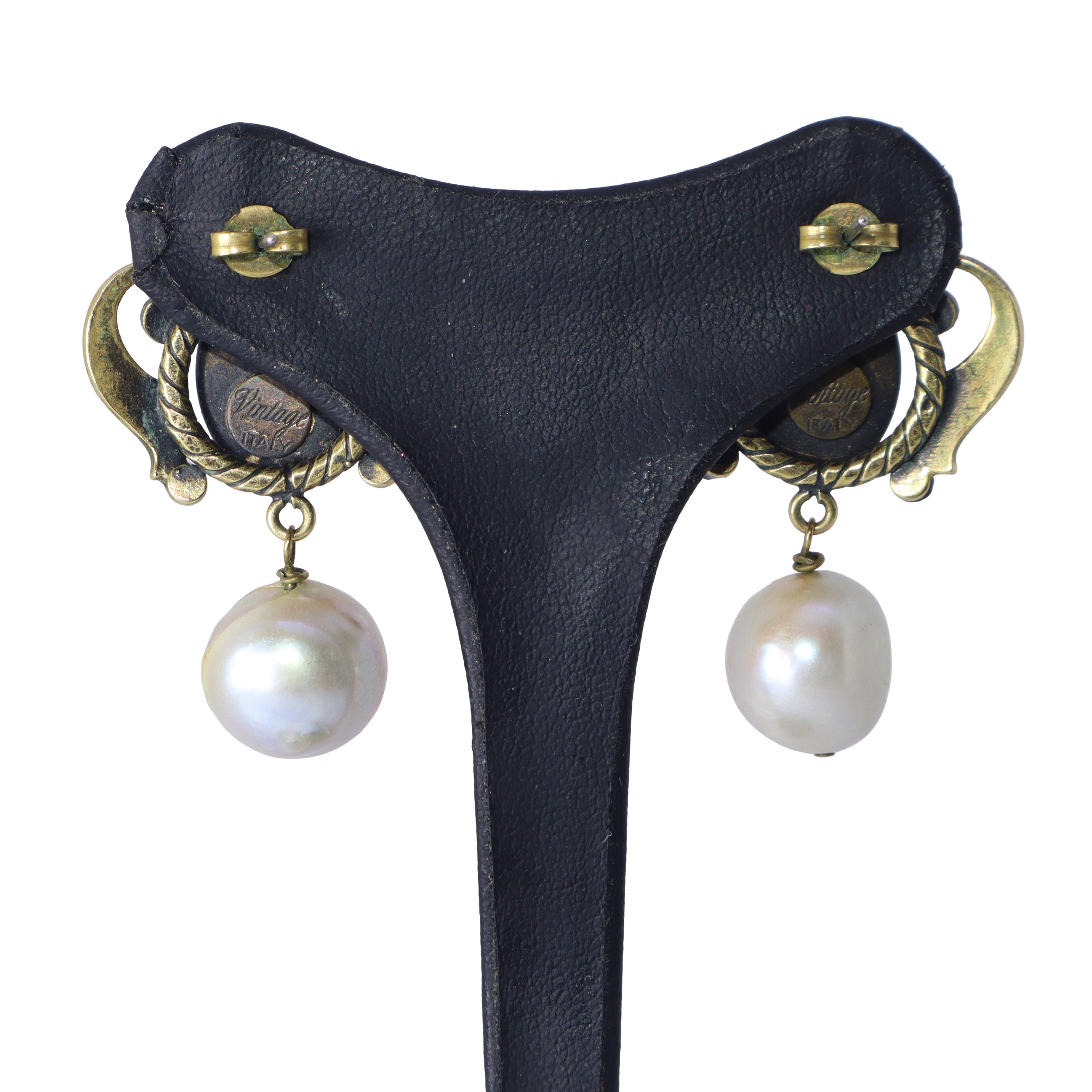 Orecchini alcozer con perla pendente, pietra centrale e piccola decorazione floreale