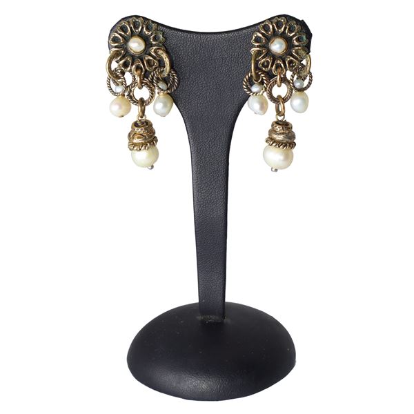 Alcozer earrings with daisy and dangling pearls