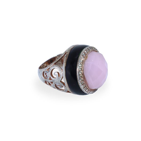 Silver ring with central rose quartz and black enamel