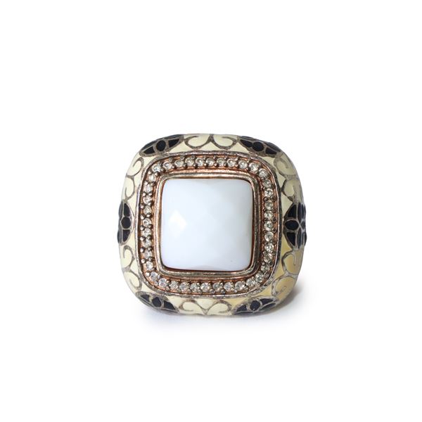 Square silver ring with central white stone and beige and black enamels with floral decorations