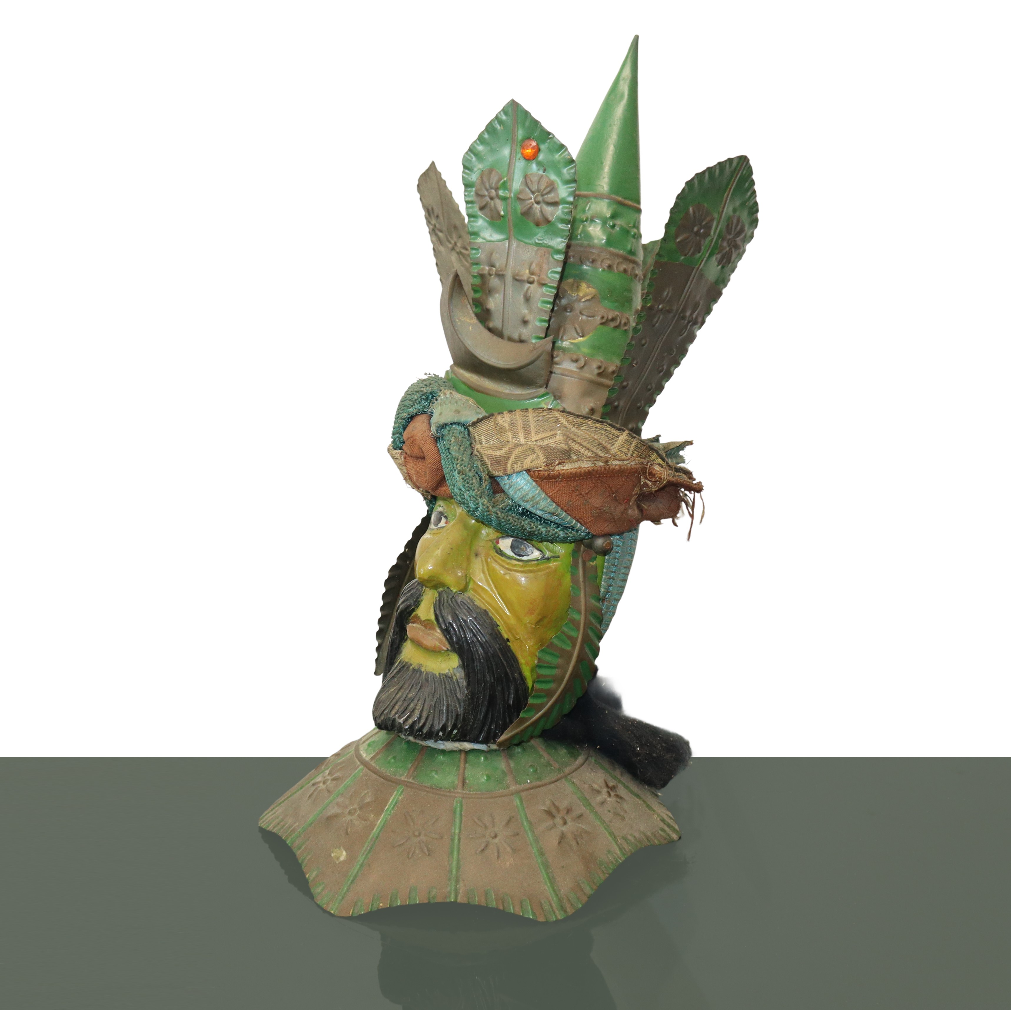 Testa di moro scolpita in legno policromo con struttura in metallo