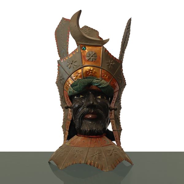 Moor&#39;s head carved in polychrome wood with metal structure