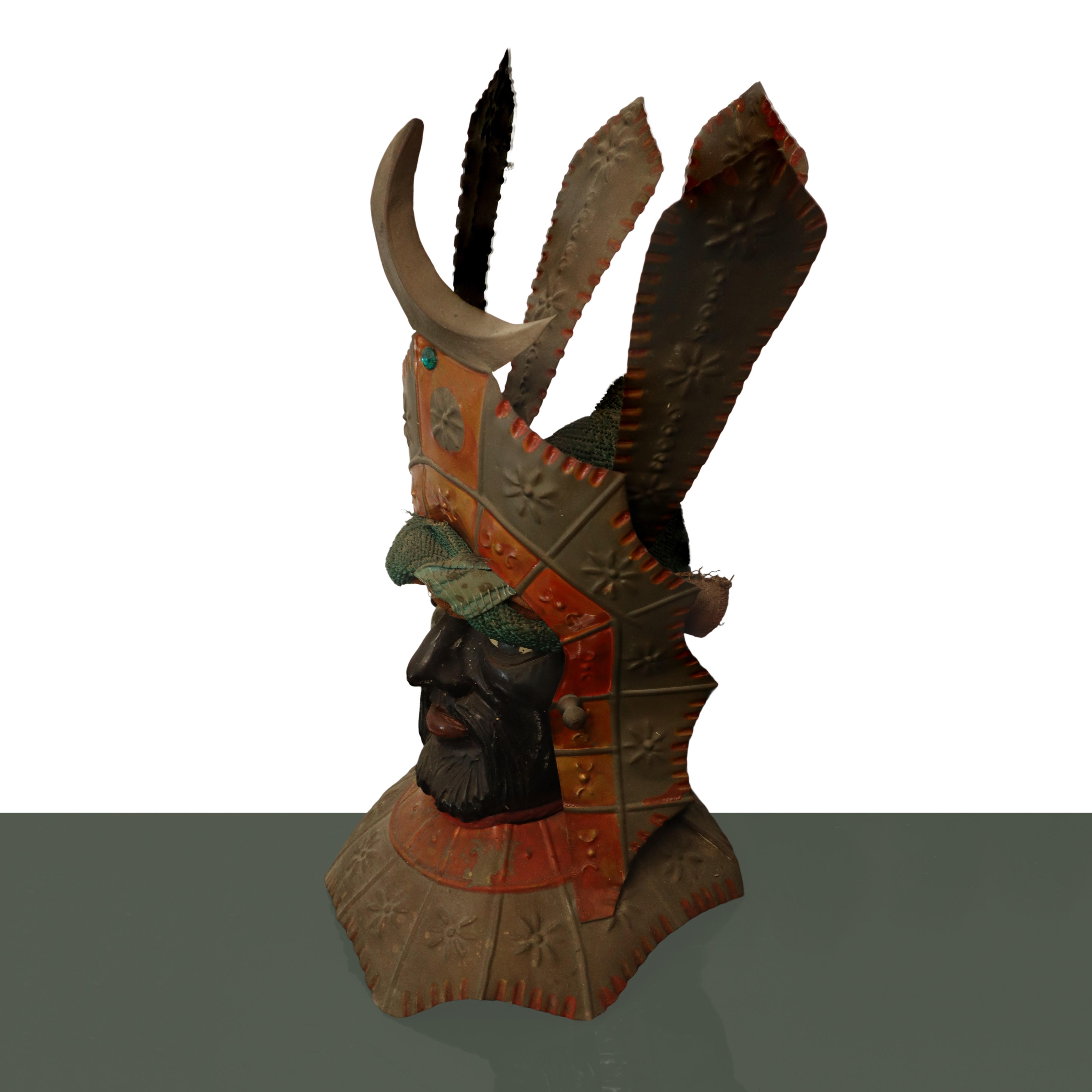 Testa di moro scolpita in legno policromo con struttura in metallo