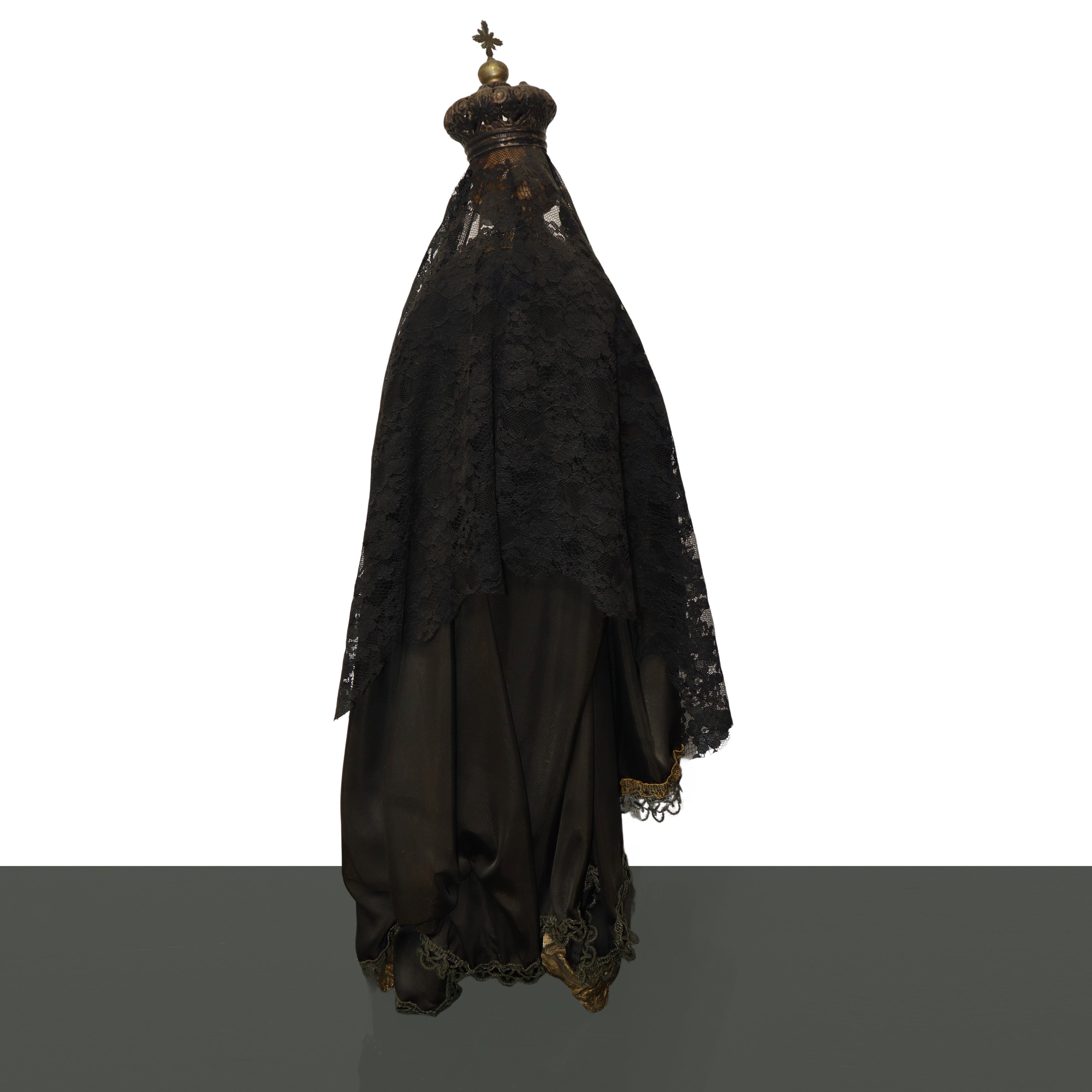 Madonna Addolorata con viso mani e piedi in terracotta policroma