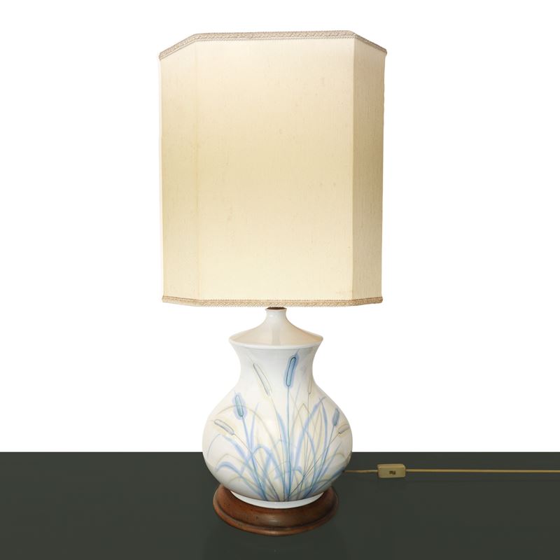 Lume in maiolica con spighe di grano dipinte sulla base