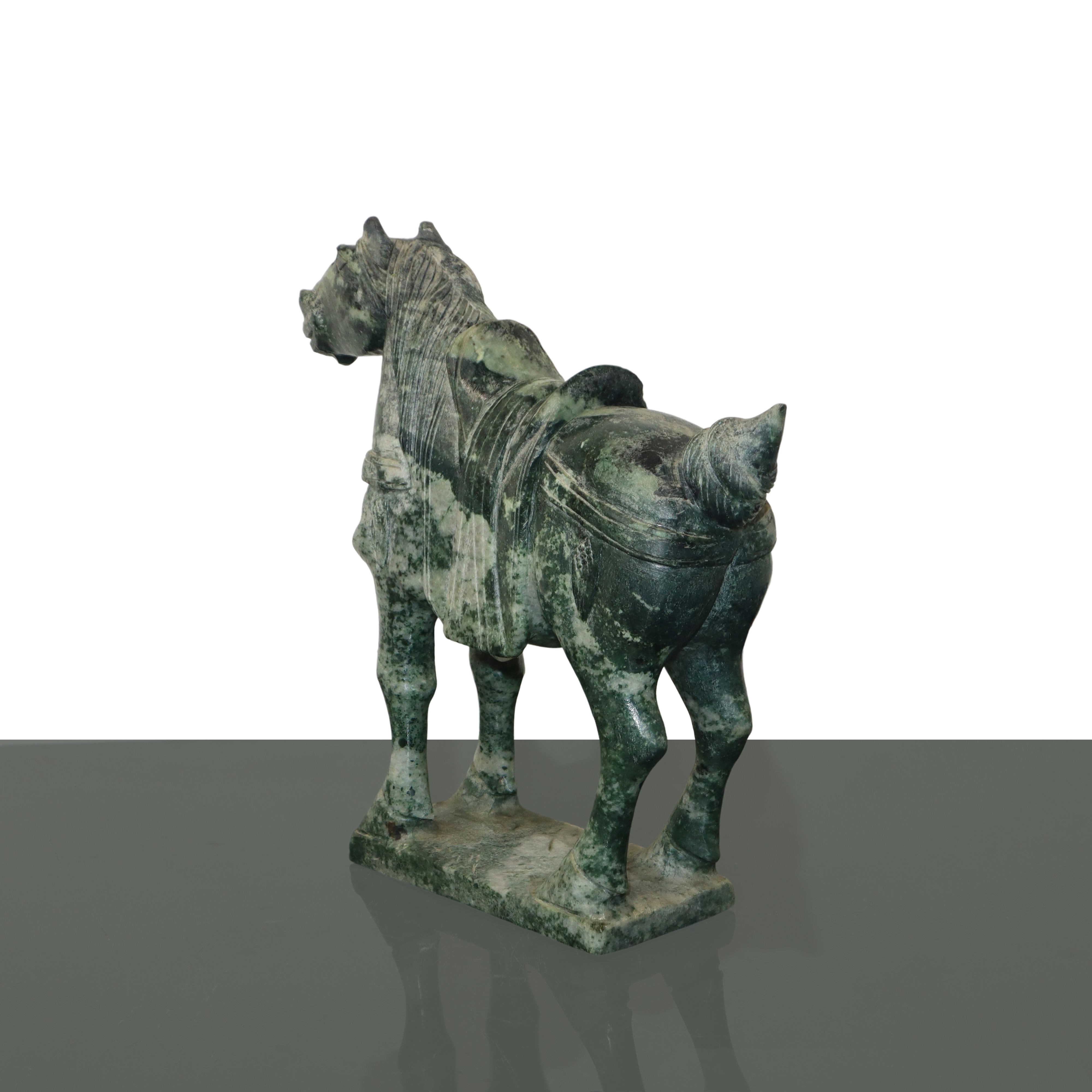 Cavallo in Giada Spinacio