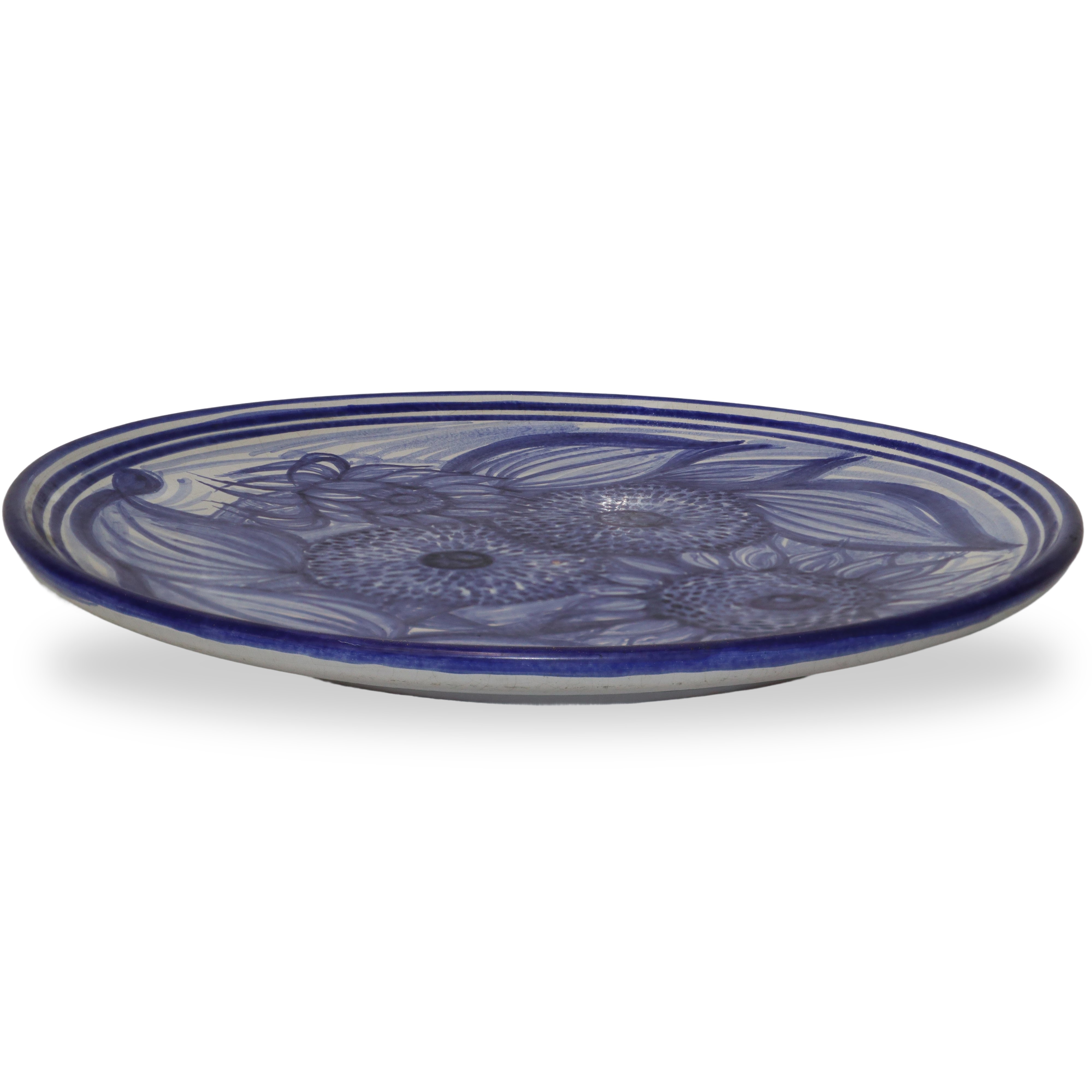 Piatto in maiolica nei toni del blu con raffigurazioni di girasoli