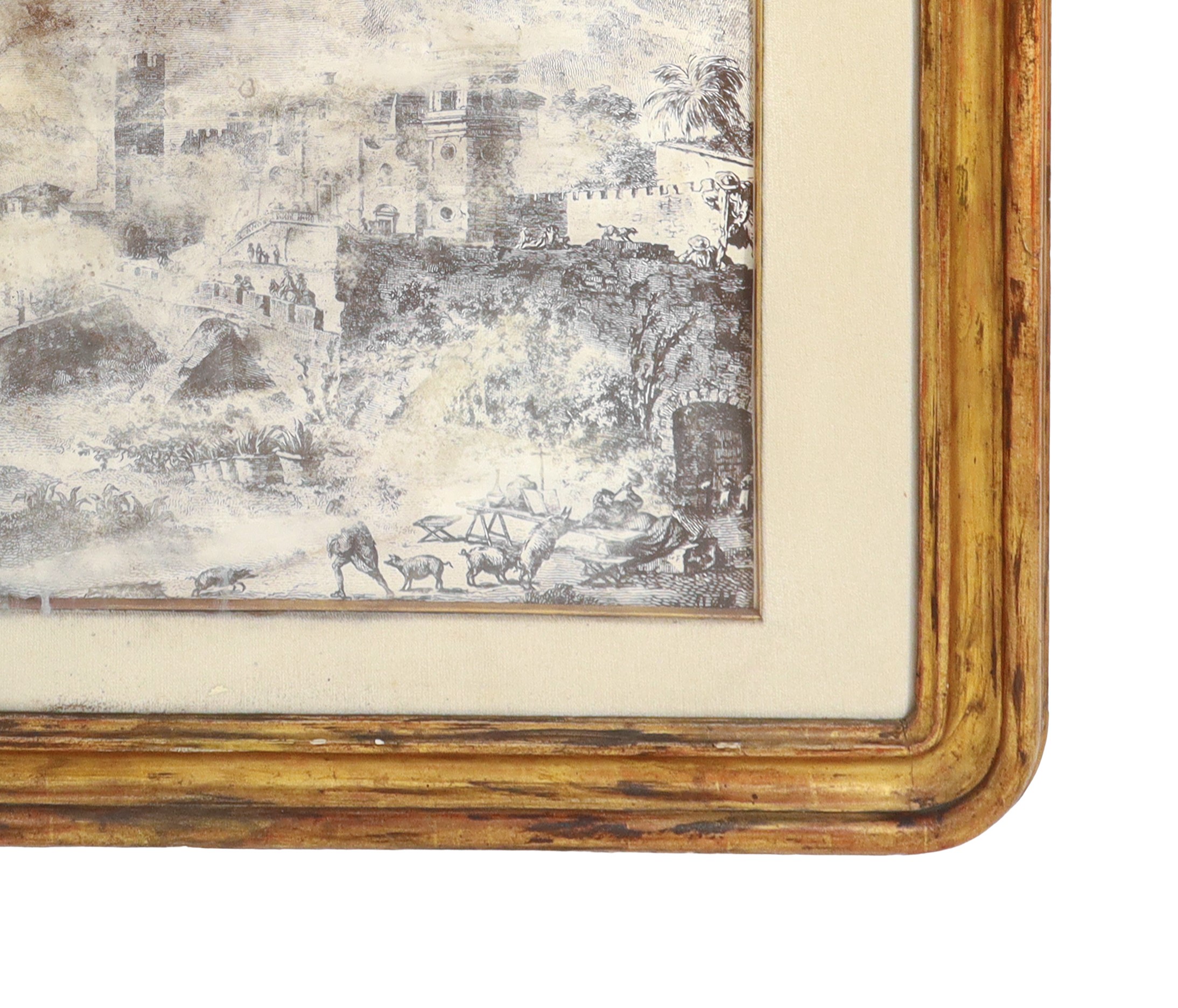 Grande Cornice Dorata in Legno con Cimasa Contenente Acquaforte di Città Medievale