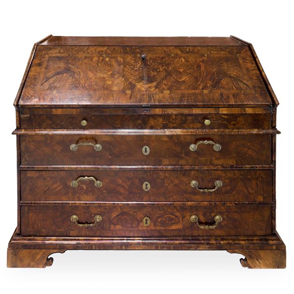 Three-drawer drop-leaf cabinet in walnut burl 