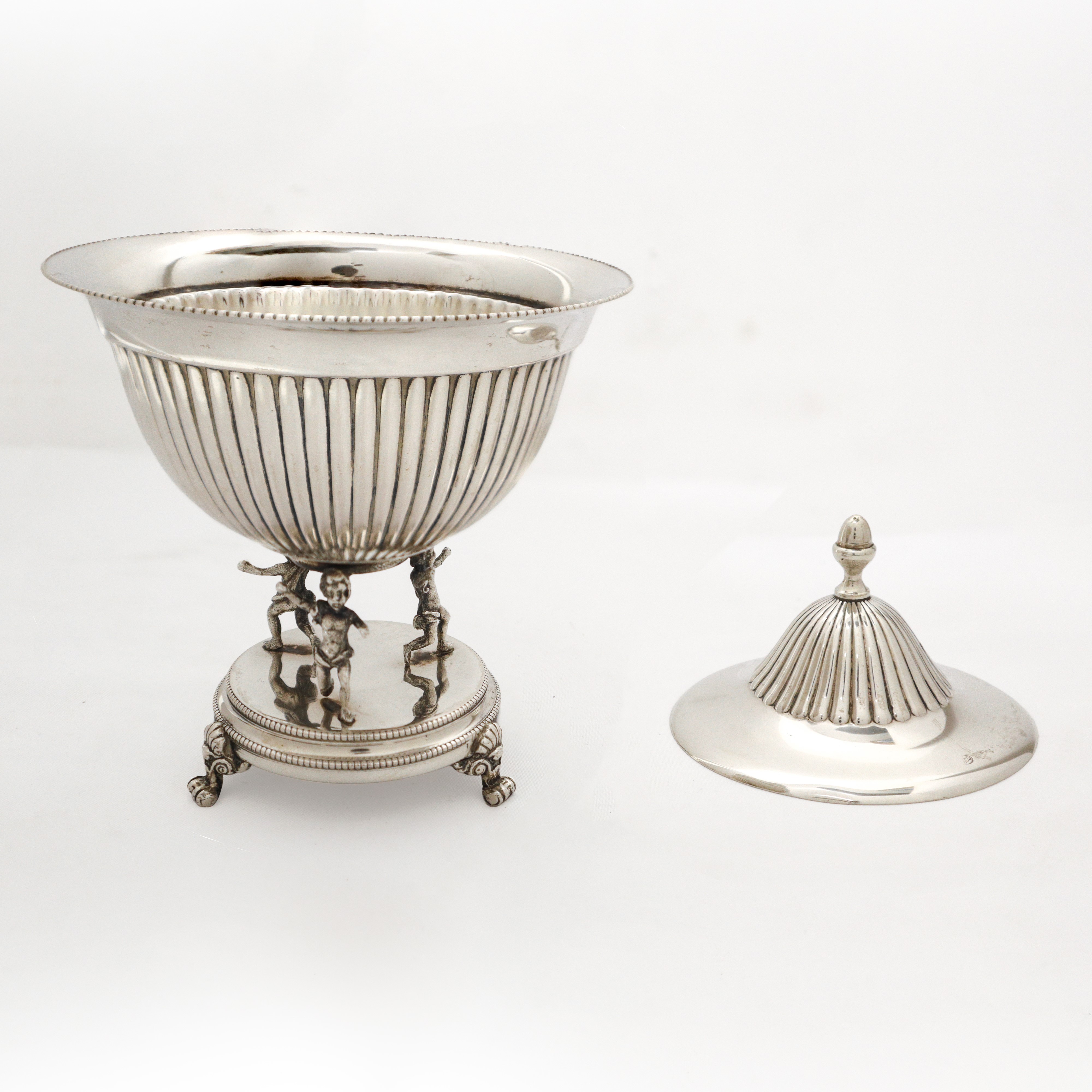 Zuccheriera con putti alla base