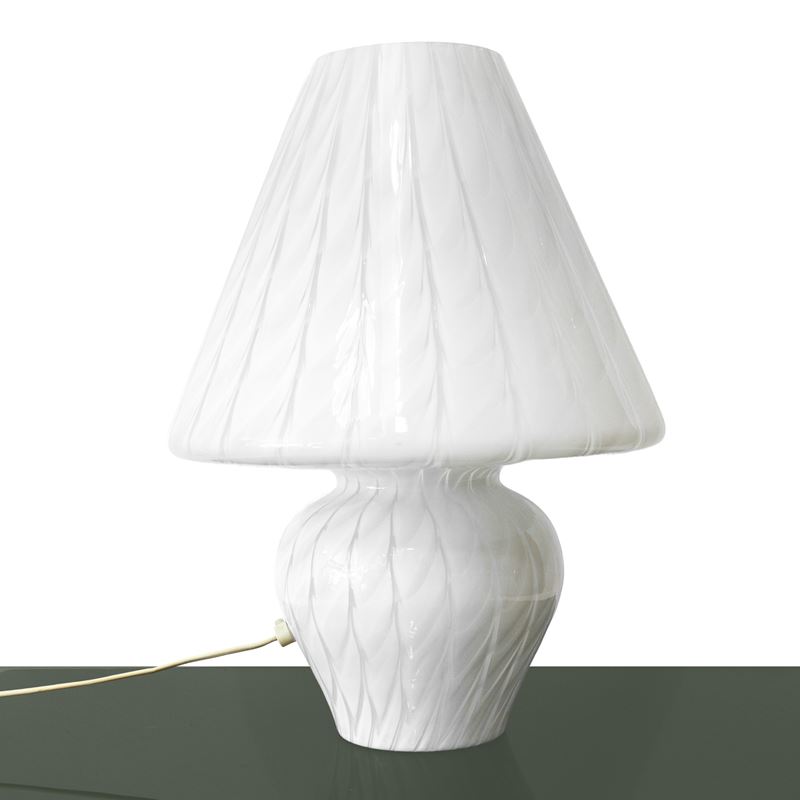 Lume da tavolo in vetro di Murano bianco lattimo a righe