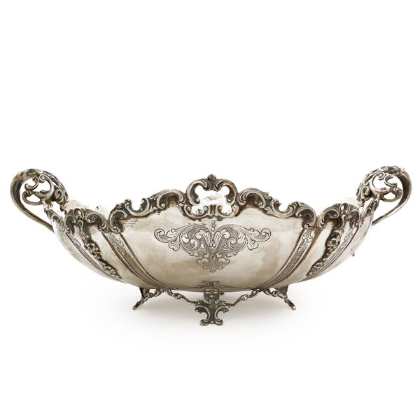 Antique 800 silver plate chiseled with garlands taken from the embossed edges  (early 20th century)  - Auction Silver and Art de la Table - Casa d'aste La Rosa