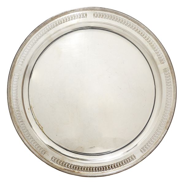 800 silver centre plate with milled and pelleted edge