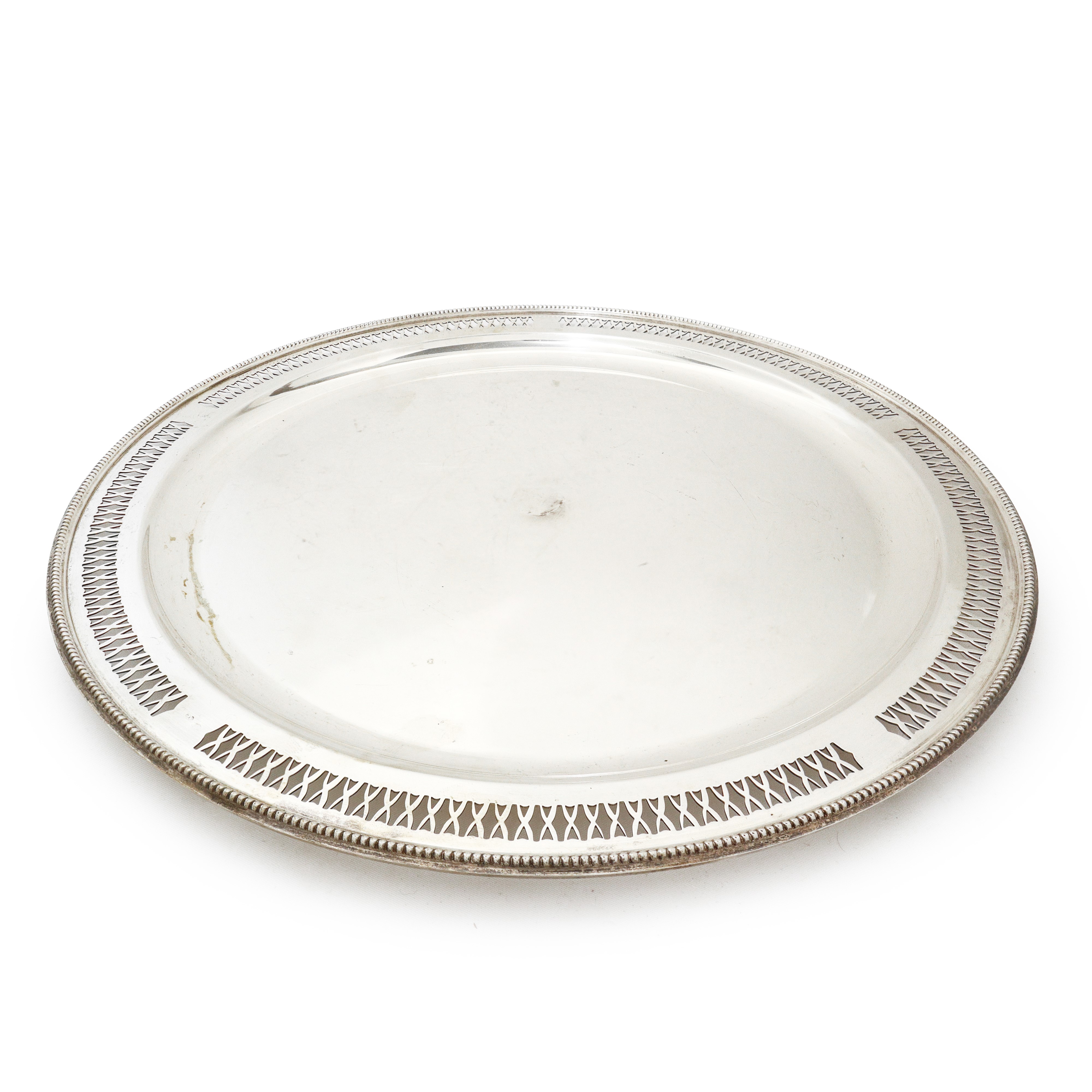 Piatto da centro in argento 800 con bordo fresato e pallottolato