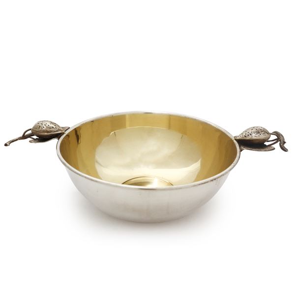 Vermeil silver bowl with side handles with fruits