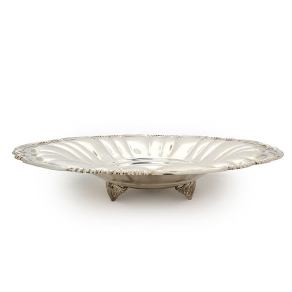 800 silver sweet holder embossed with lobes and scalloped and pelleted edge