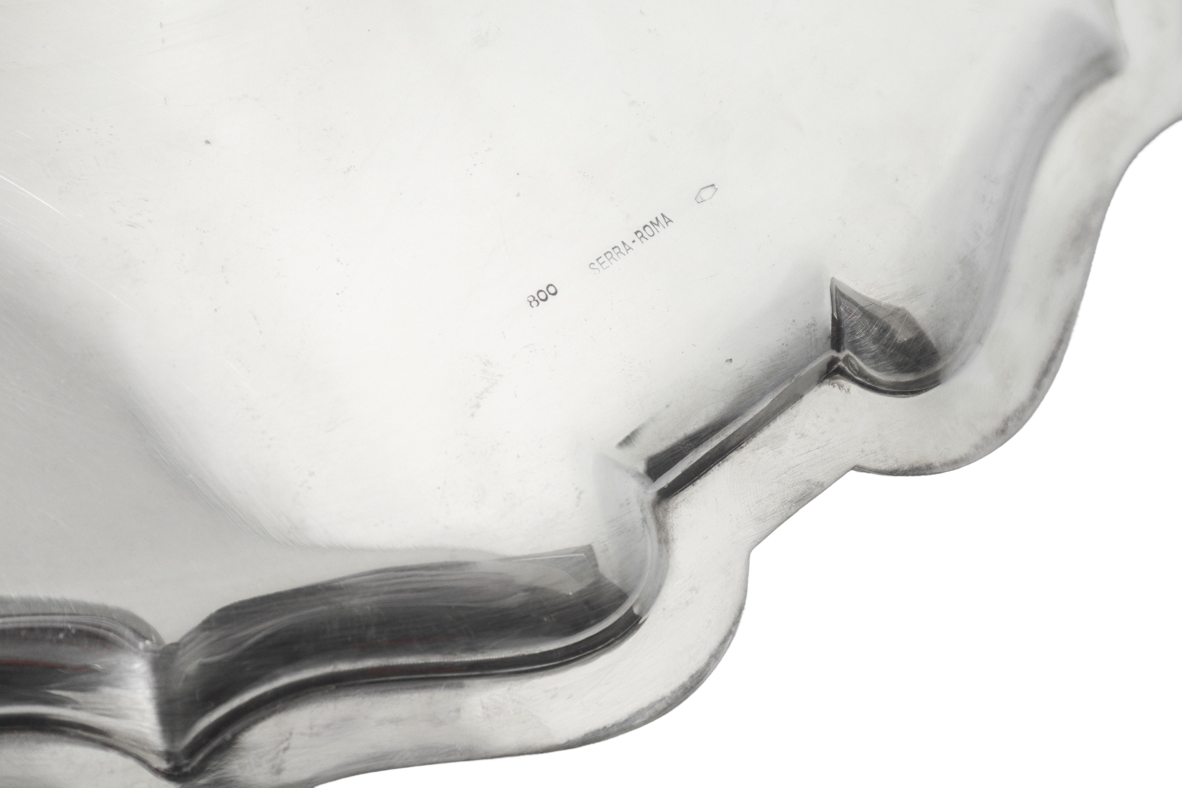 Alzata in argento 800 con piedini e bordo smerlato