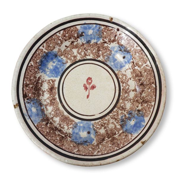 Caltagirone ceramic plate sponged manganese and blue with flower in the center