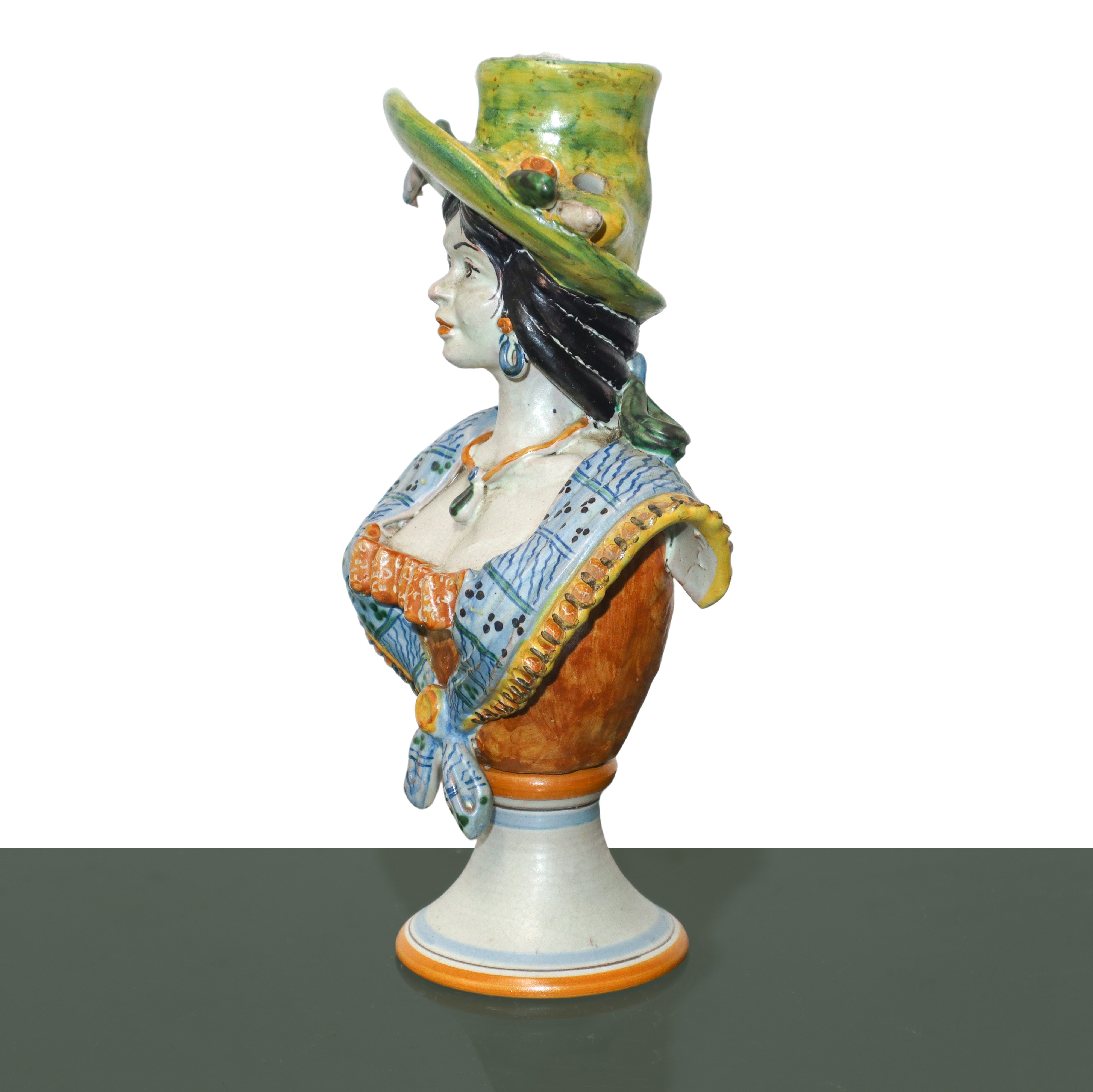 Coppia di Lumiere a mezzobusto in maiolica di Caltagirone