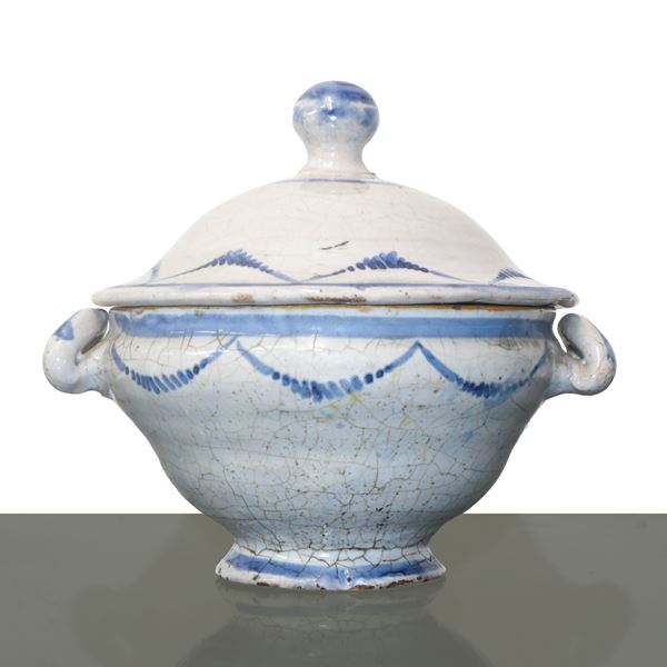 Small Caltagirone majolica tureen glazed and hand-decorated blue on white