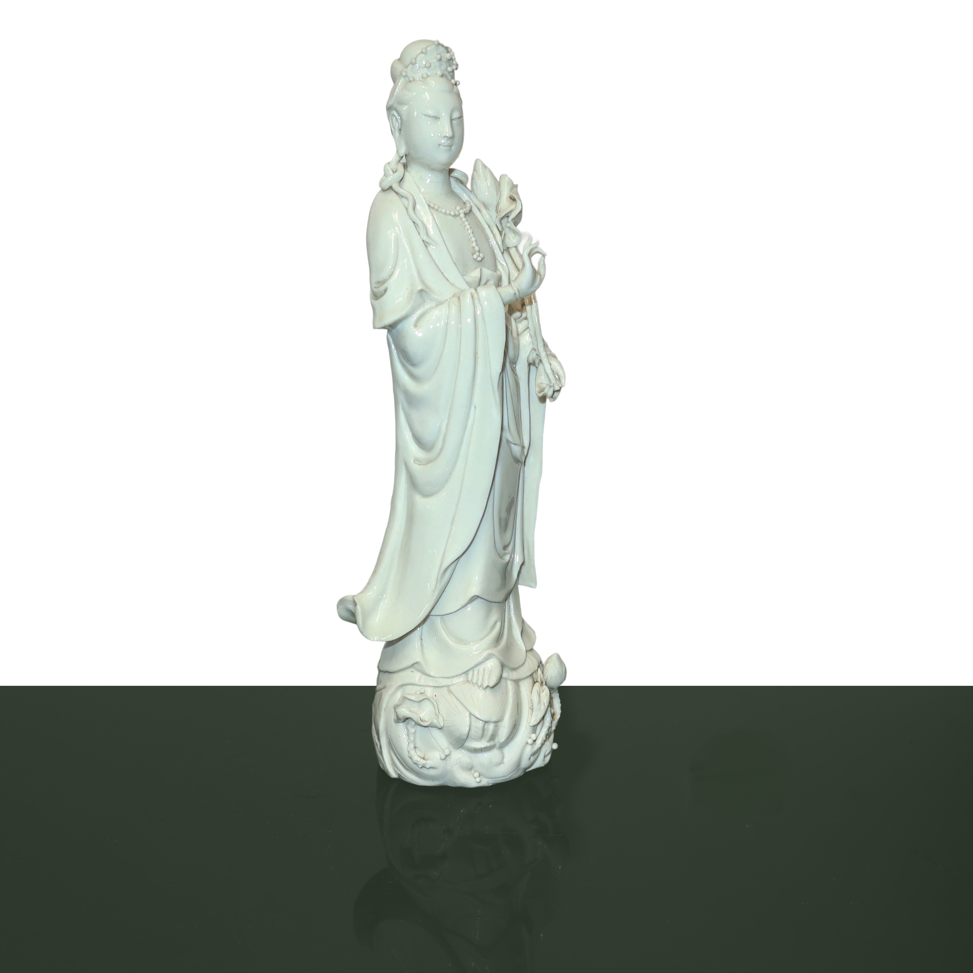 Coppia di guanin blanc de chine con fiore di loto