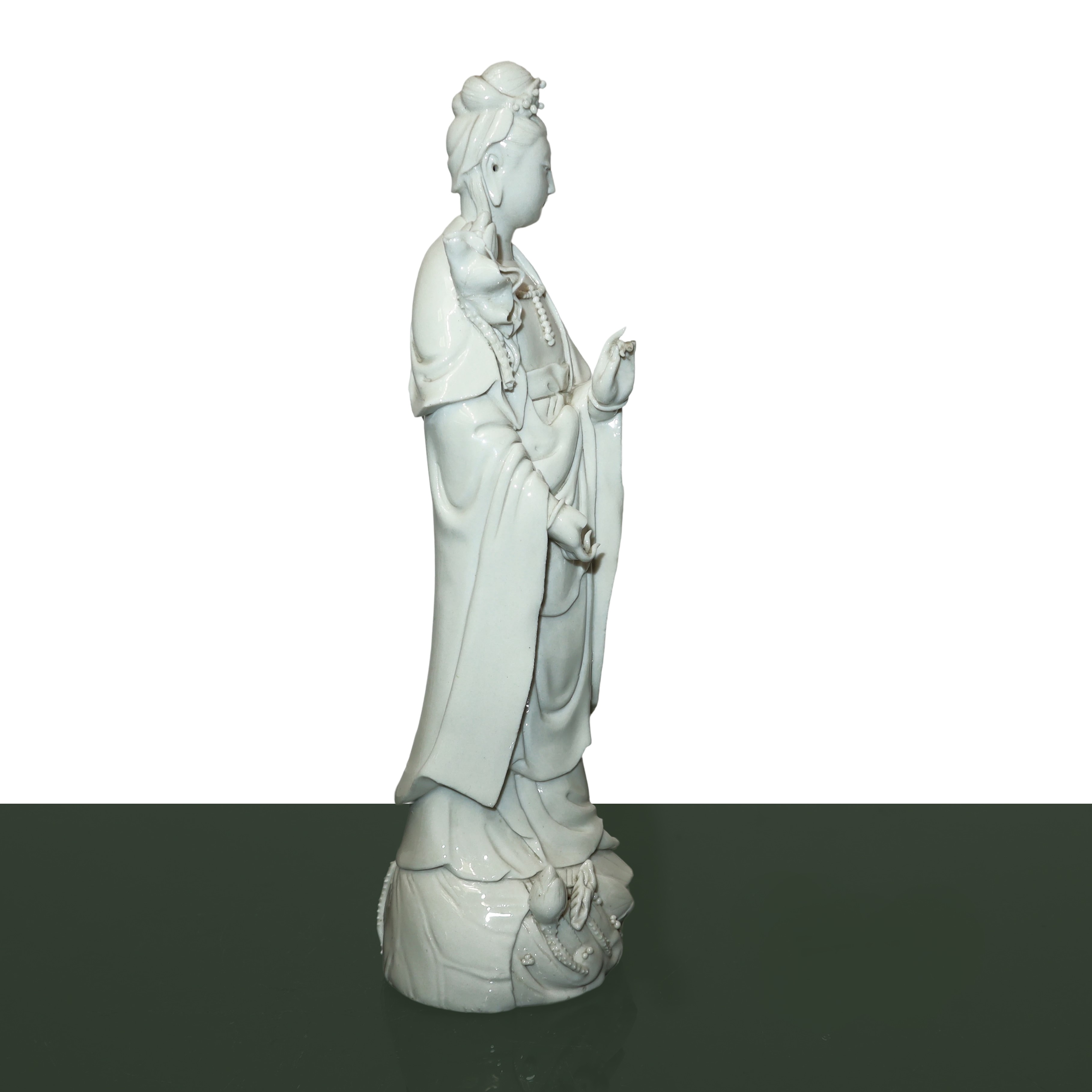 Coppia di guanin blanc de chine con fiore di loto