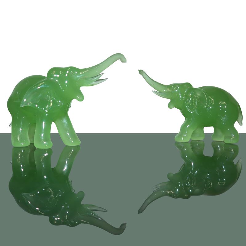 Coppia di Piccoli Elefanti in Giada Verde