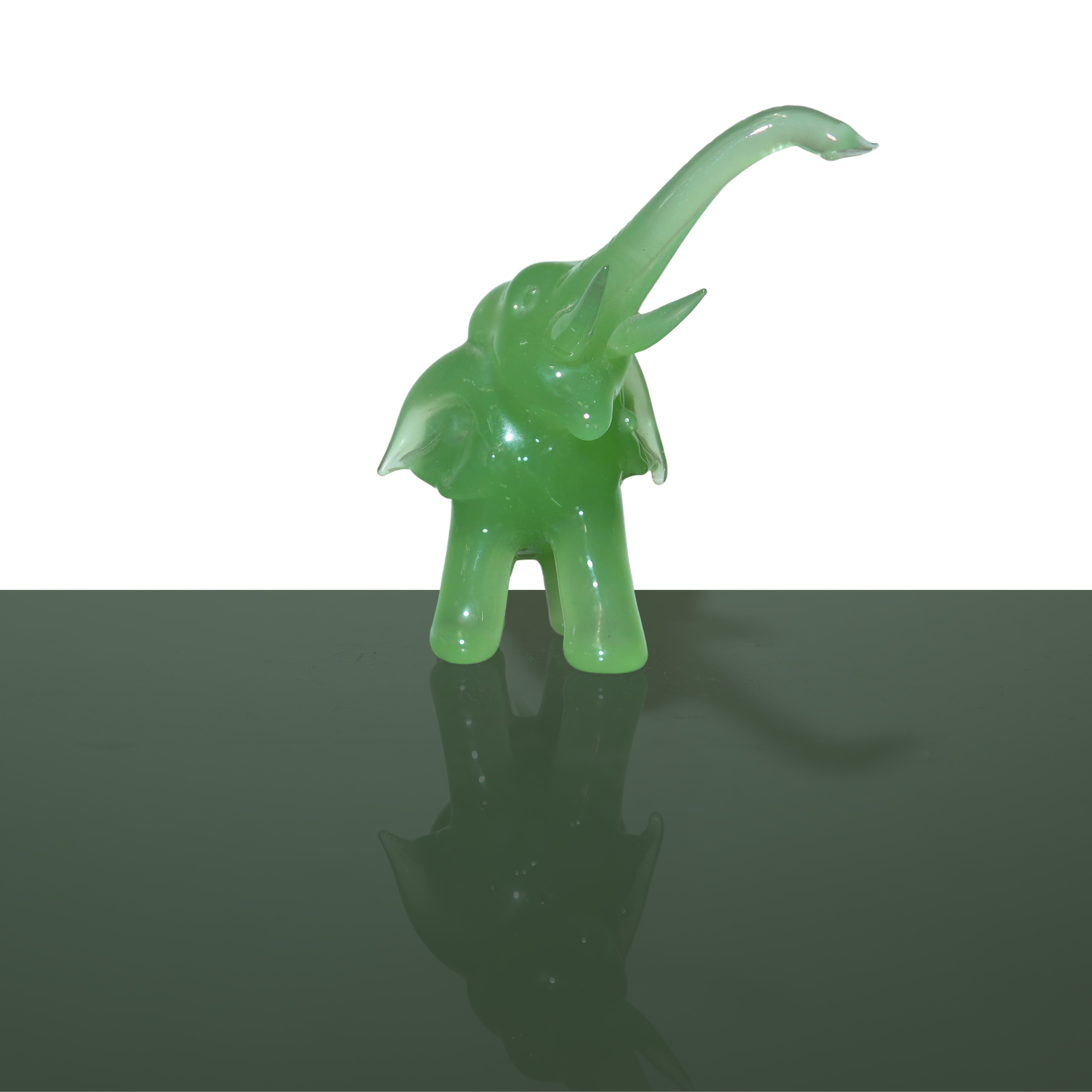 Coppia di Piccoli Elefanti in Giada Verde