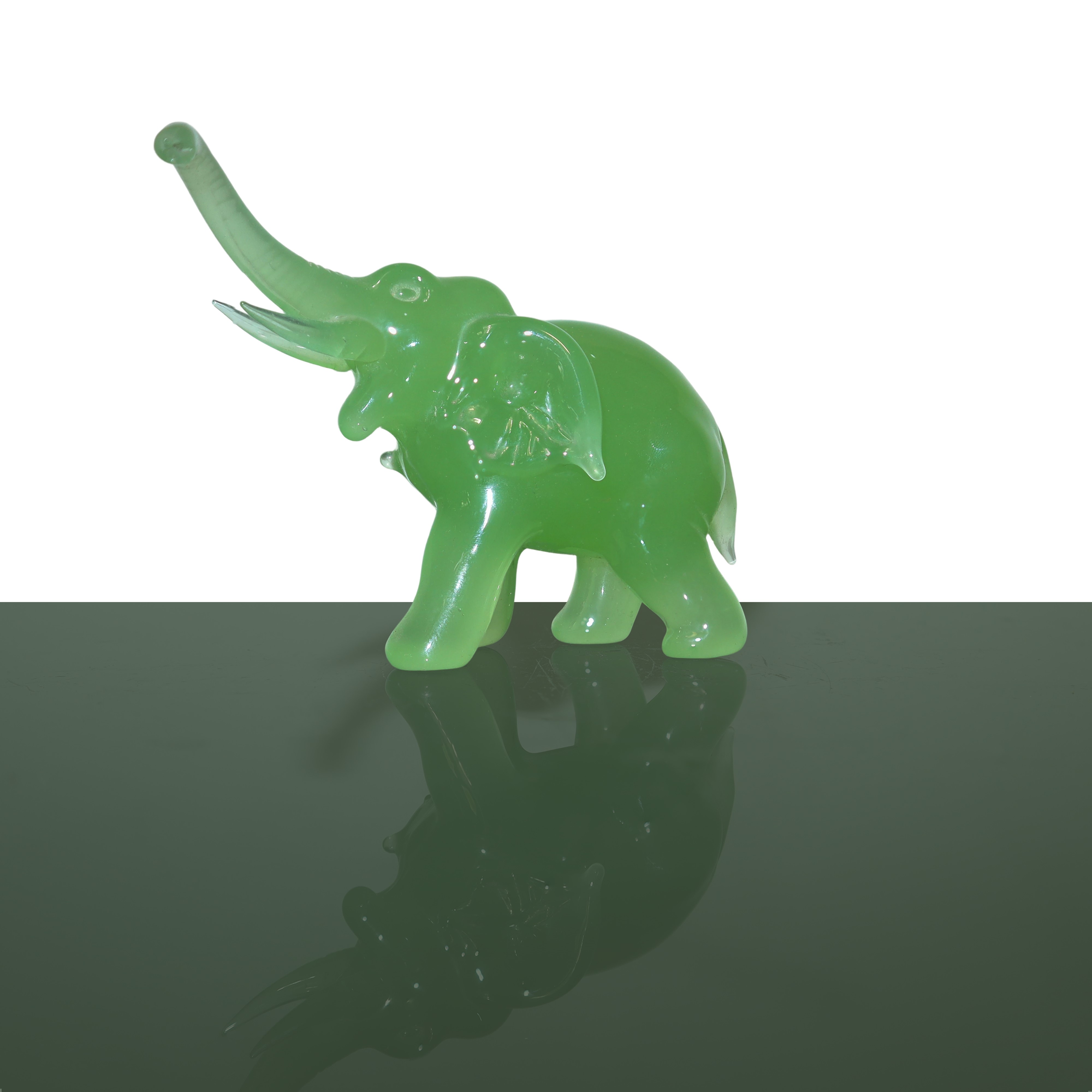 Coppia di Piccoli Elefanti in Giada Verde