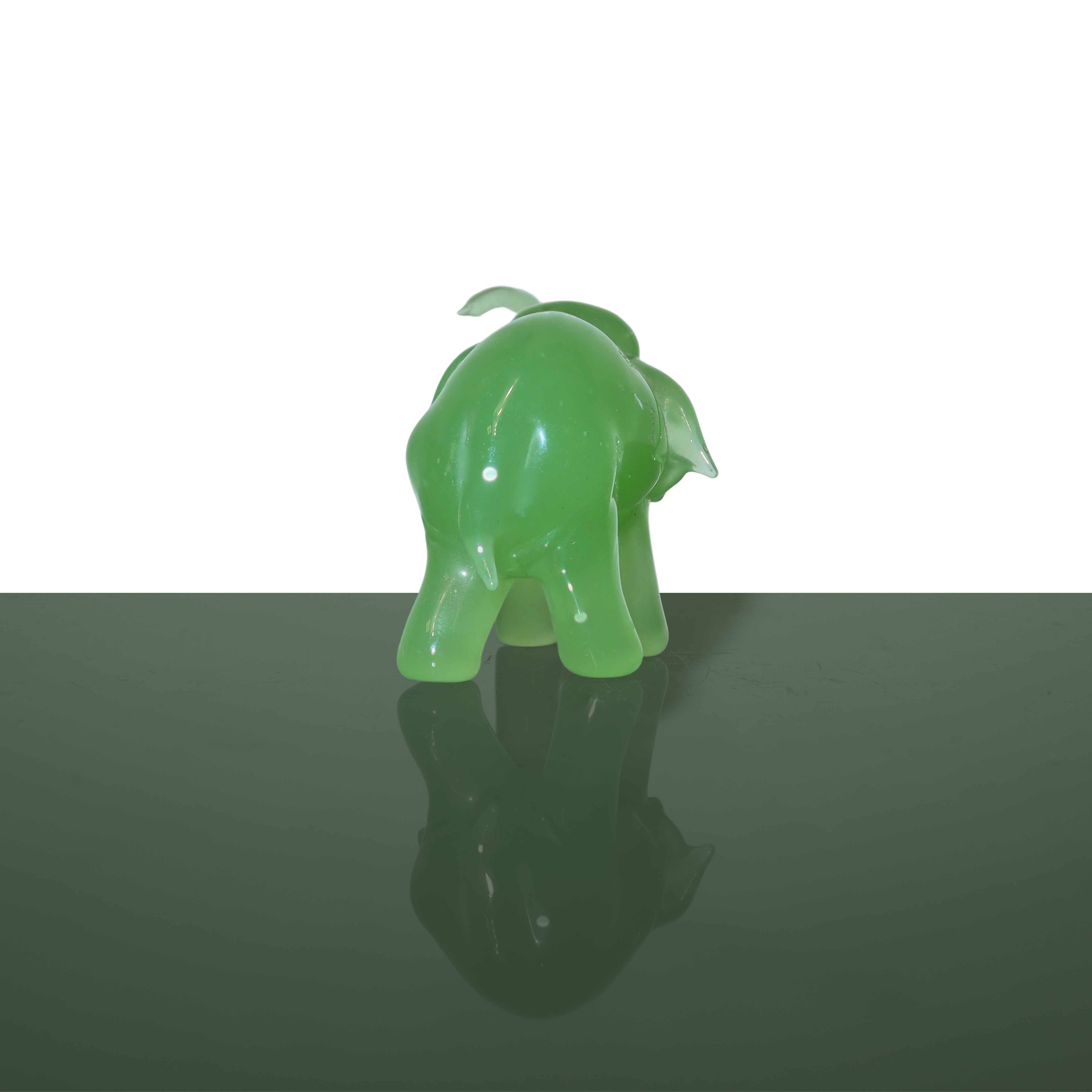 Coppia di Piccoli Elefanti in Giada Verde
