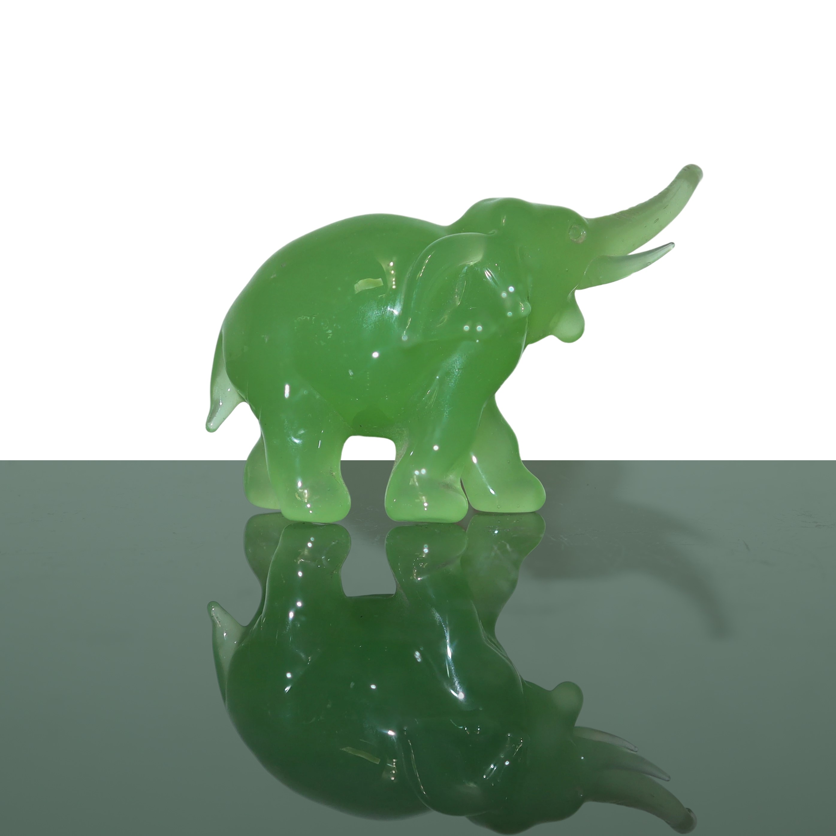 Coppia di Piccoli Elefanti in Giada Verde