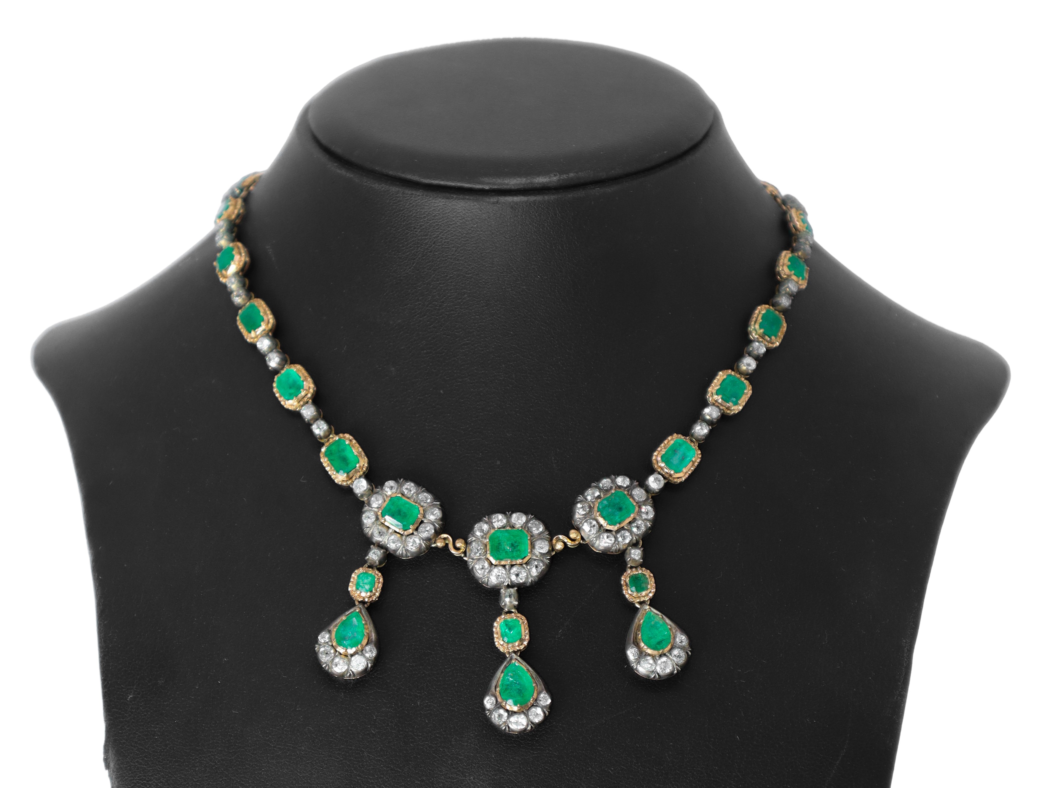 Collier d'epoca in oro a basso titolo e argento con diamanti e smeraldi
