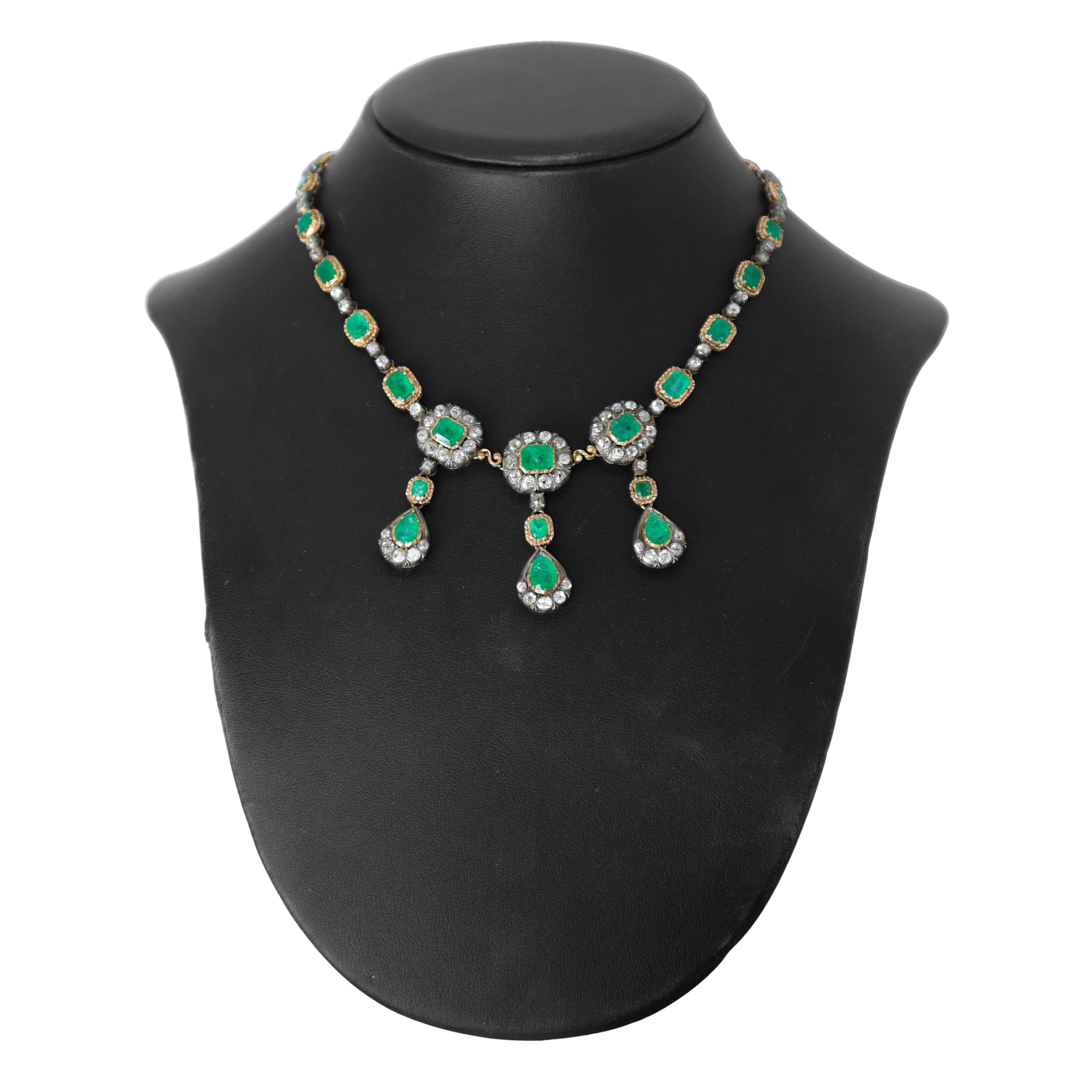 Collier d'epoca in oro a basso titolo e argento con diamanti e smeraldi