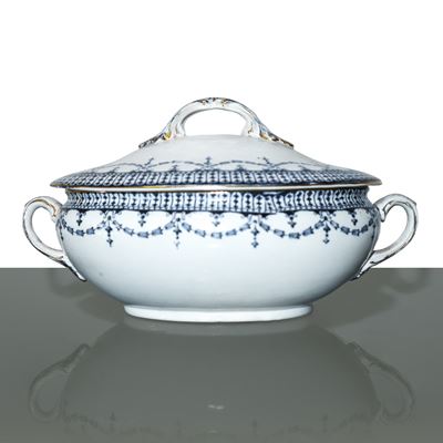 Wedgwood, Piccola zuppiera in porcellana bianca con decori blu