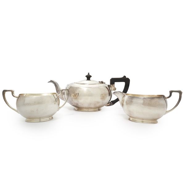 Elkington &amp;Co  Sheffield England - Teapot, milk jug and sugar bowl in epns