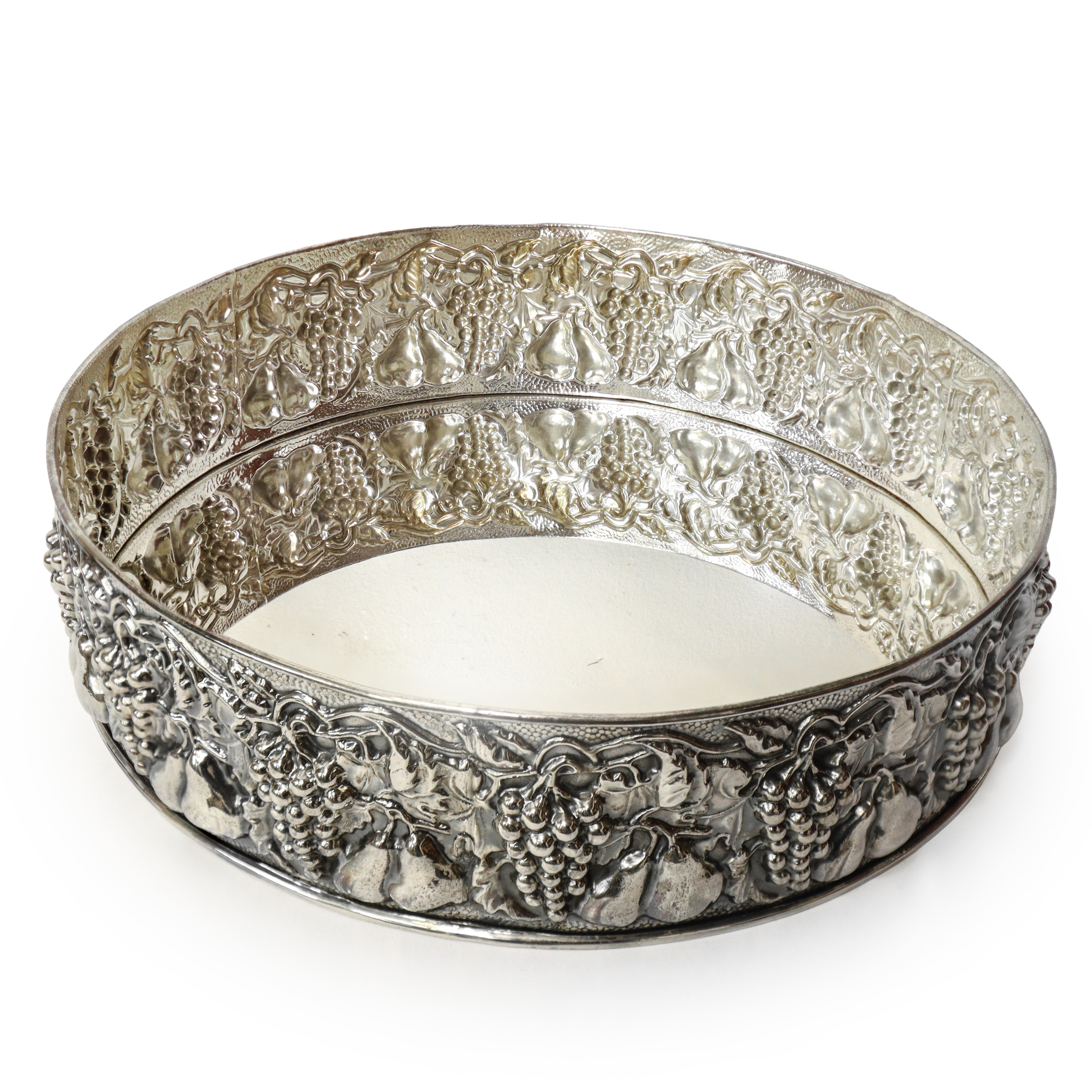 Centrotavola in silver con bordo sbalzato a motivi decorativi con frutti