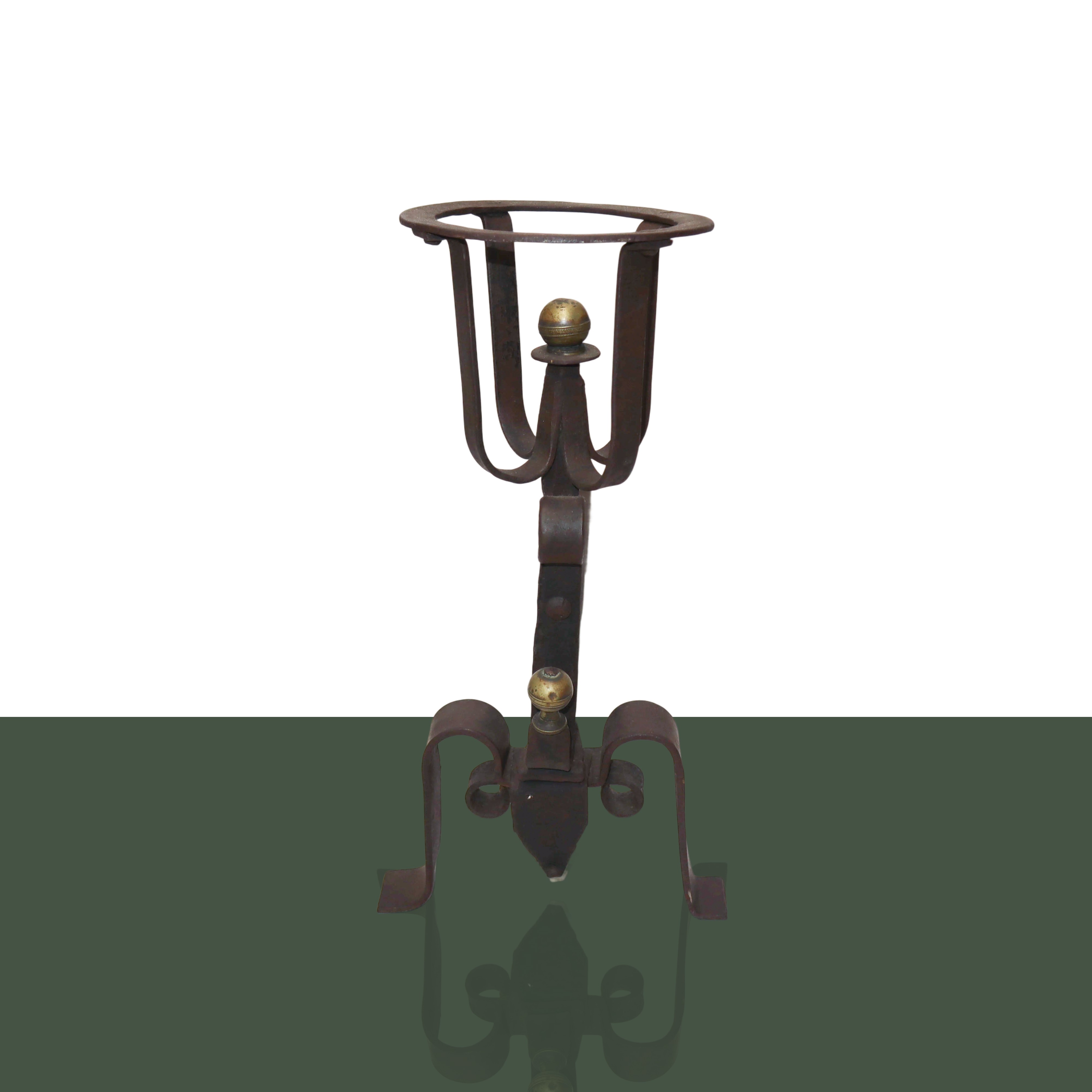 Coppia di alari da camino in ferro chiodato